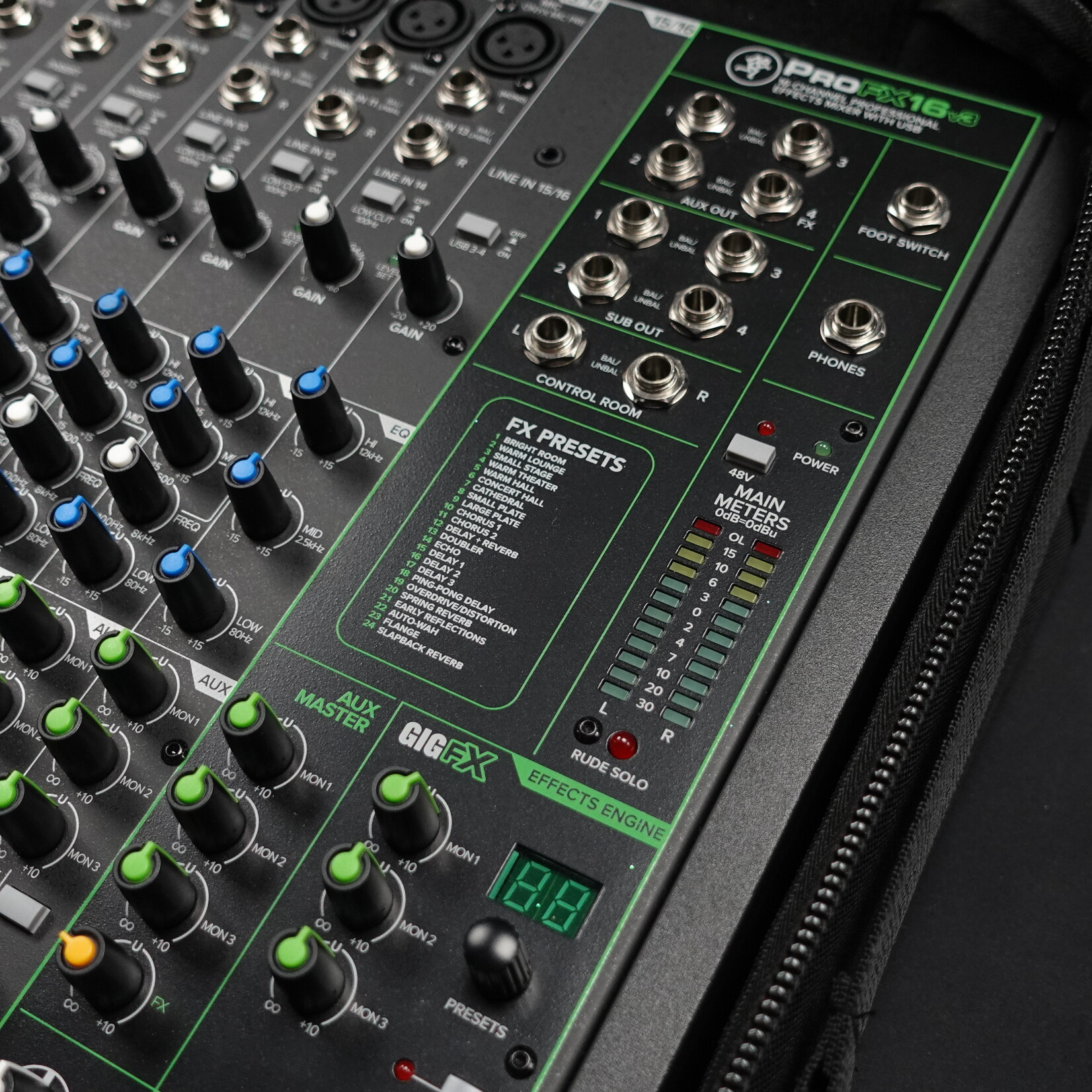 Mackie ProFX16v3 16 Channel Mixer W/Carry Bag - (Used)