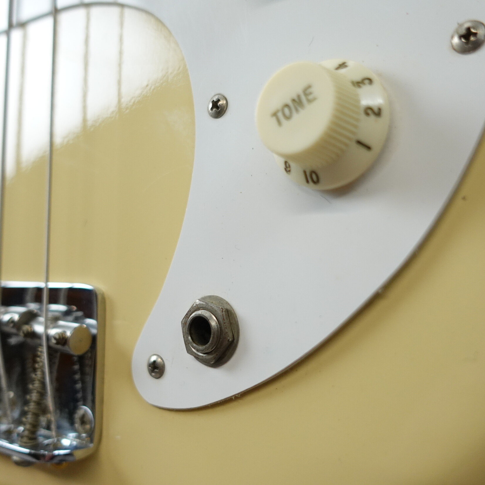 Fender 1980 - 81  Bullet Bass Deluxe w/ Case - (Used)