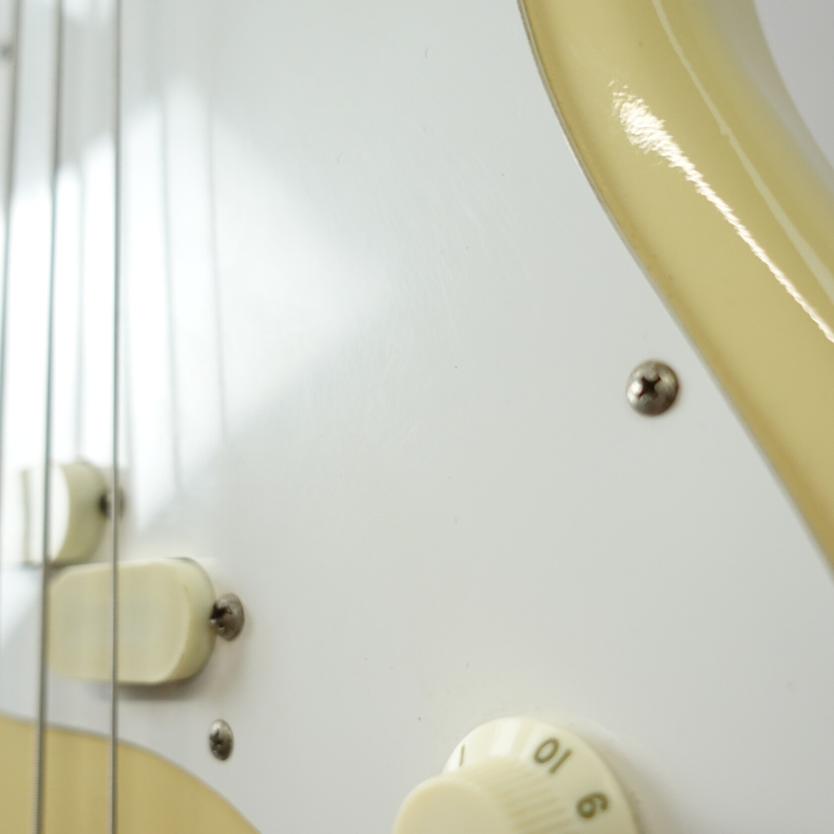 Fender 1980 - 81  Bullet Bass Deluxe w/ Case - (Used)