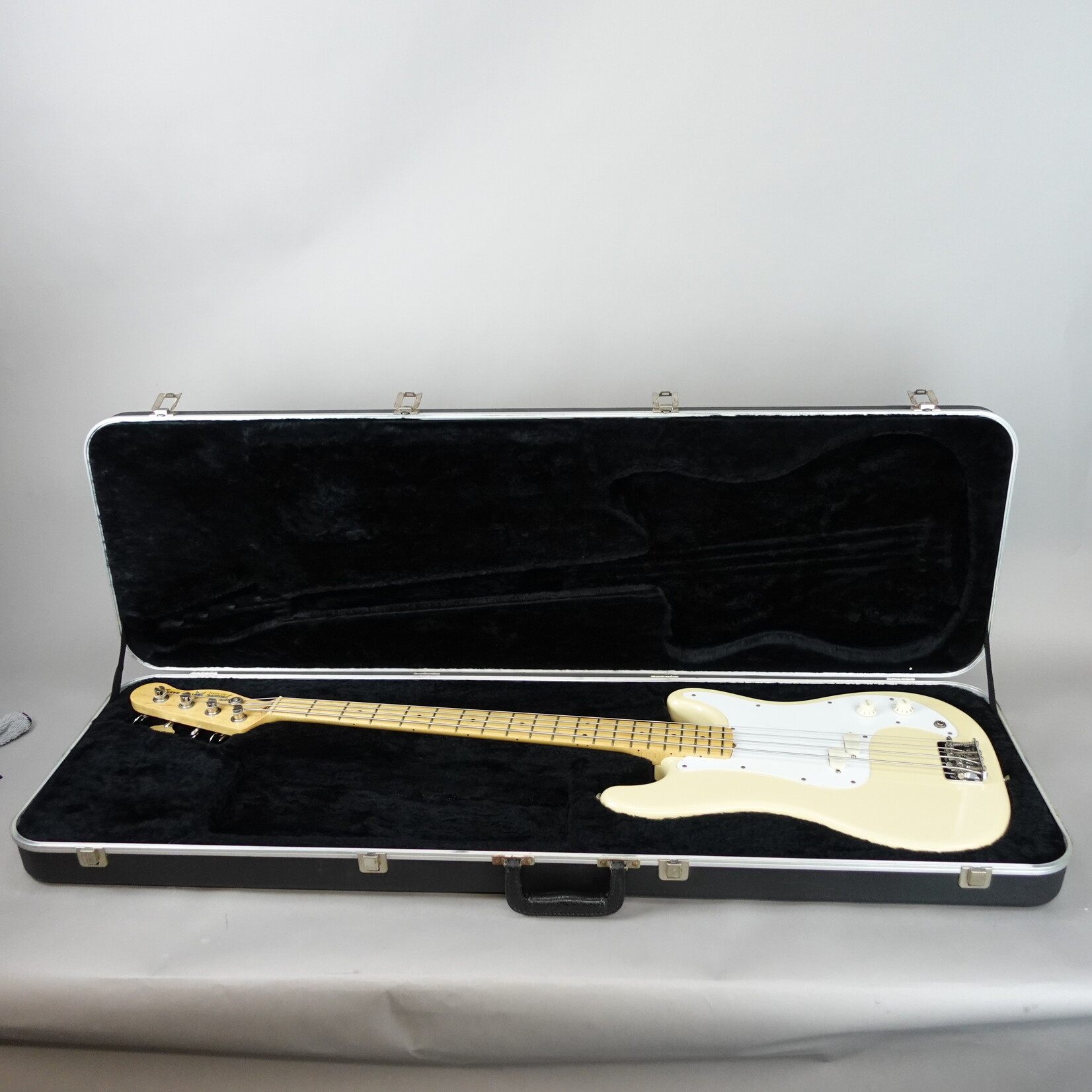 Fender 1980 - 81  Bullet Bass Deluxe w/ Case - (Used)