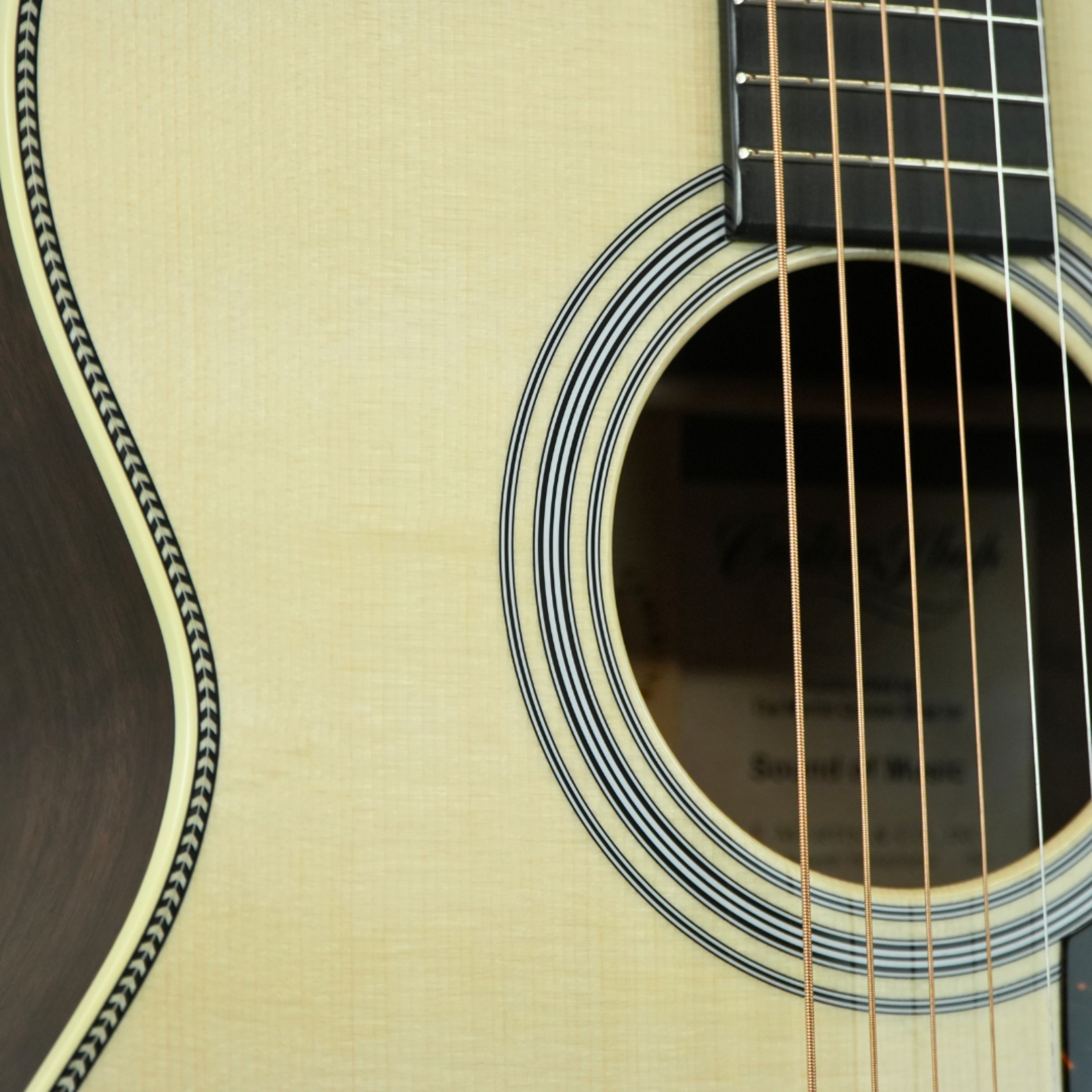 Martin Custom Shop 000/OM Auditorium Acoustic Guitar W/Case - Bastogne Walnut
