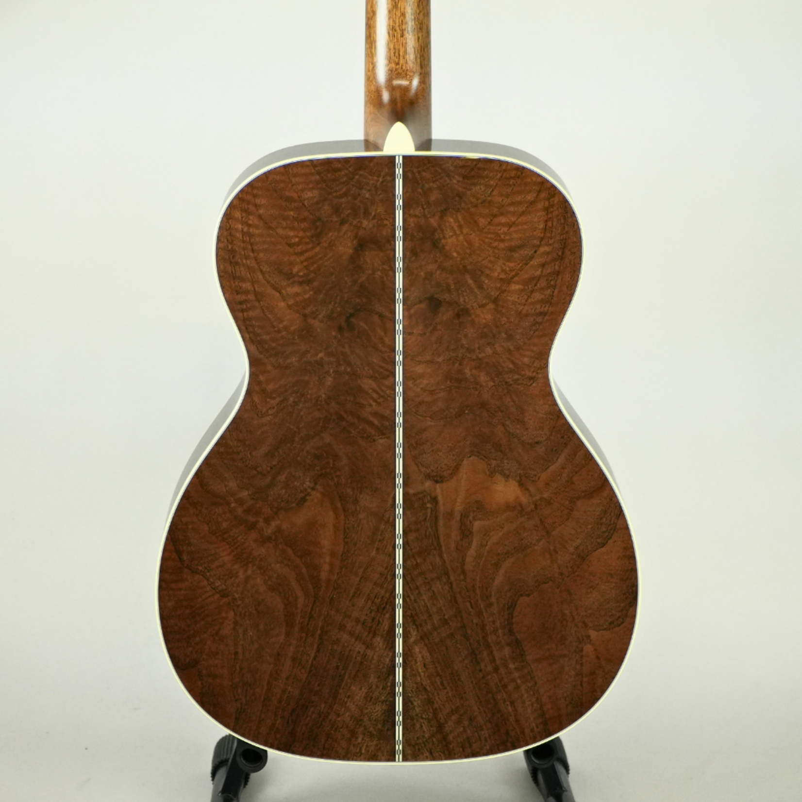 Martin Custom Shop 000/OM Auditorium Acoustic Guitar W/Case - Bastogne Walnut