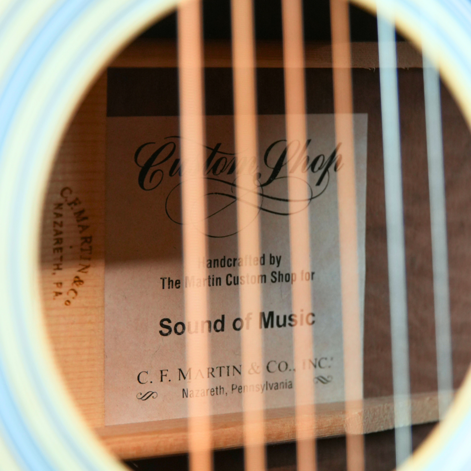 Martin Custom Shop 000/OM Auditorium Acoustic Guitar W/Case - Bastogne Walnut