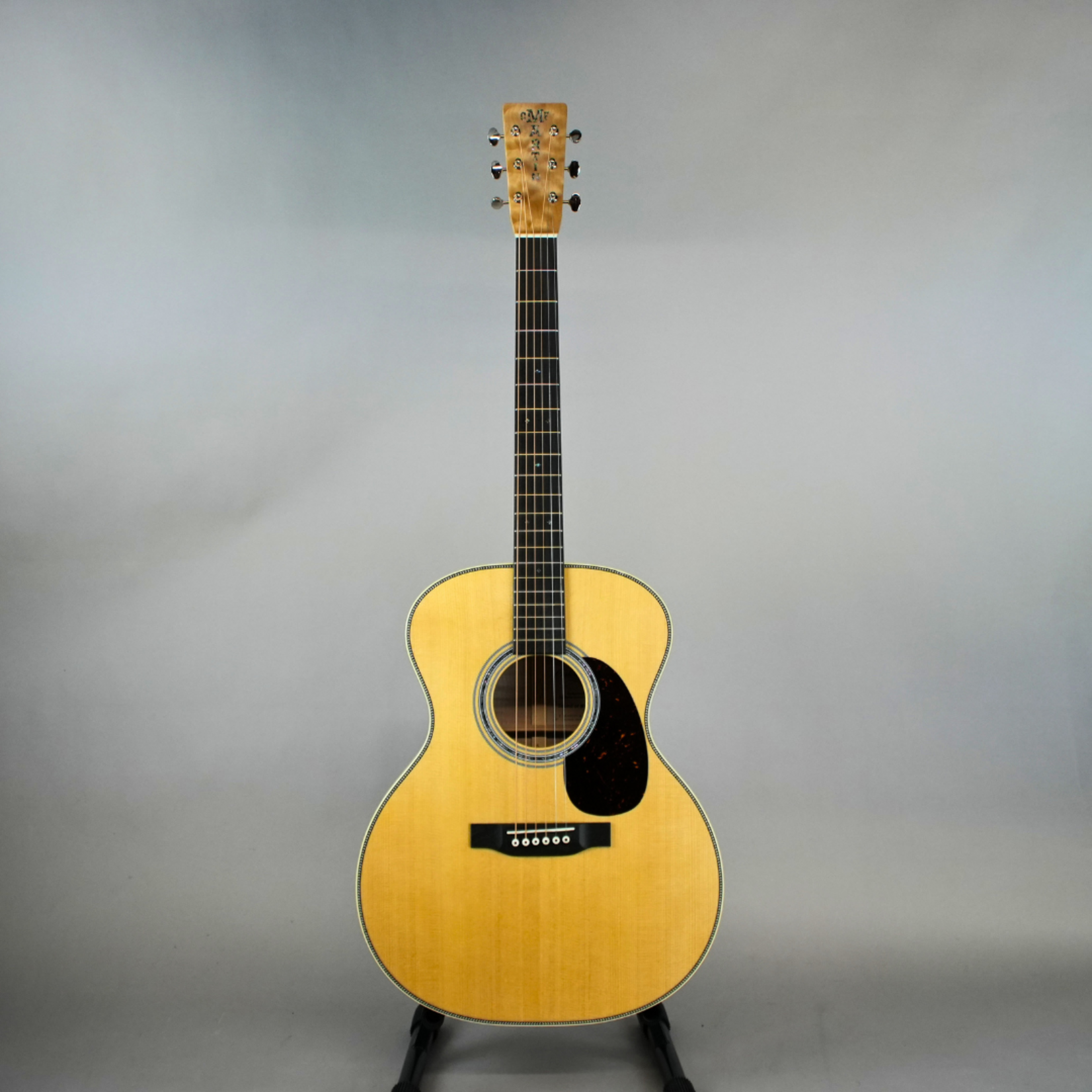 Martin Custom Shop Grand Performance Acoustic Guitar W/Hardshell Case – AAA Pacific Big Leaf Flamed Maple