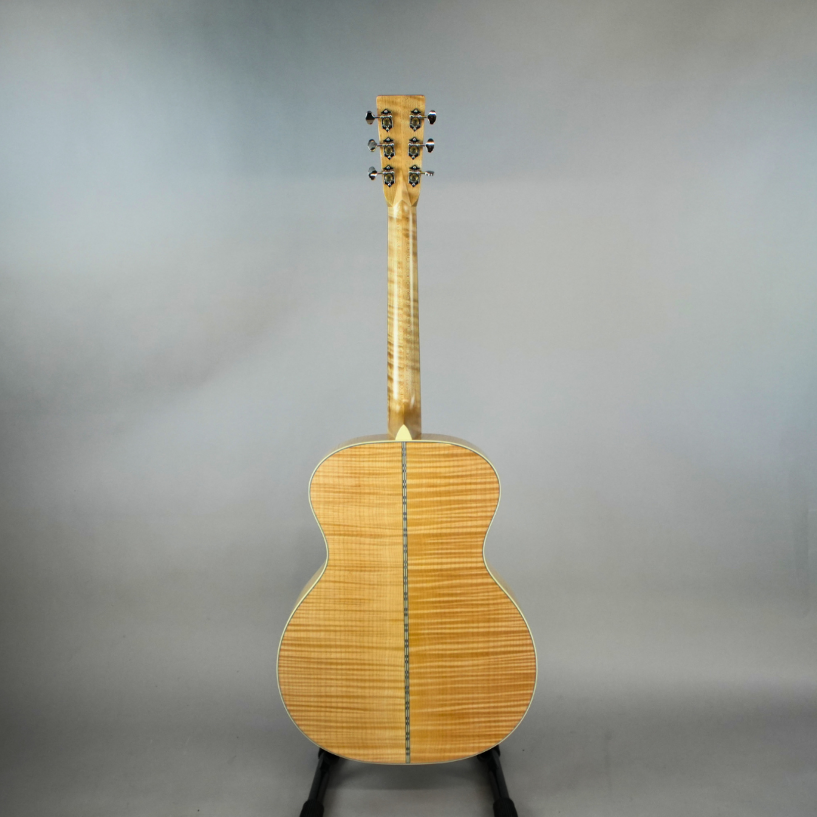 Martin Custom Shop Grand Performance Acoustic Guitar W/Hardshell Case – AAA Pacific Big Leaf Flamed Maple