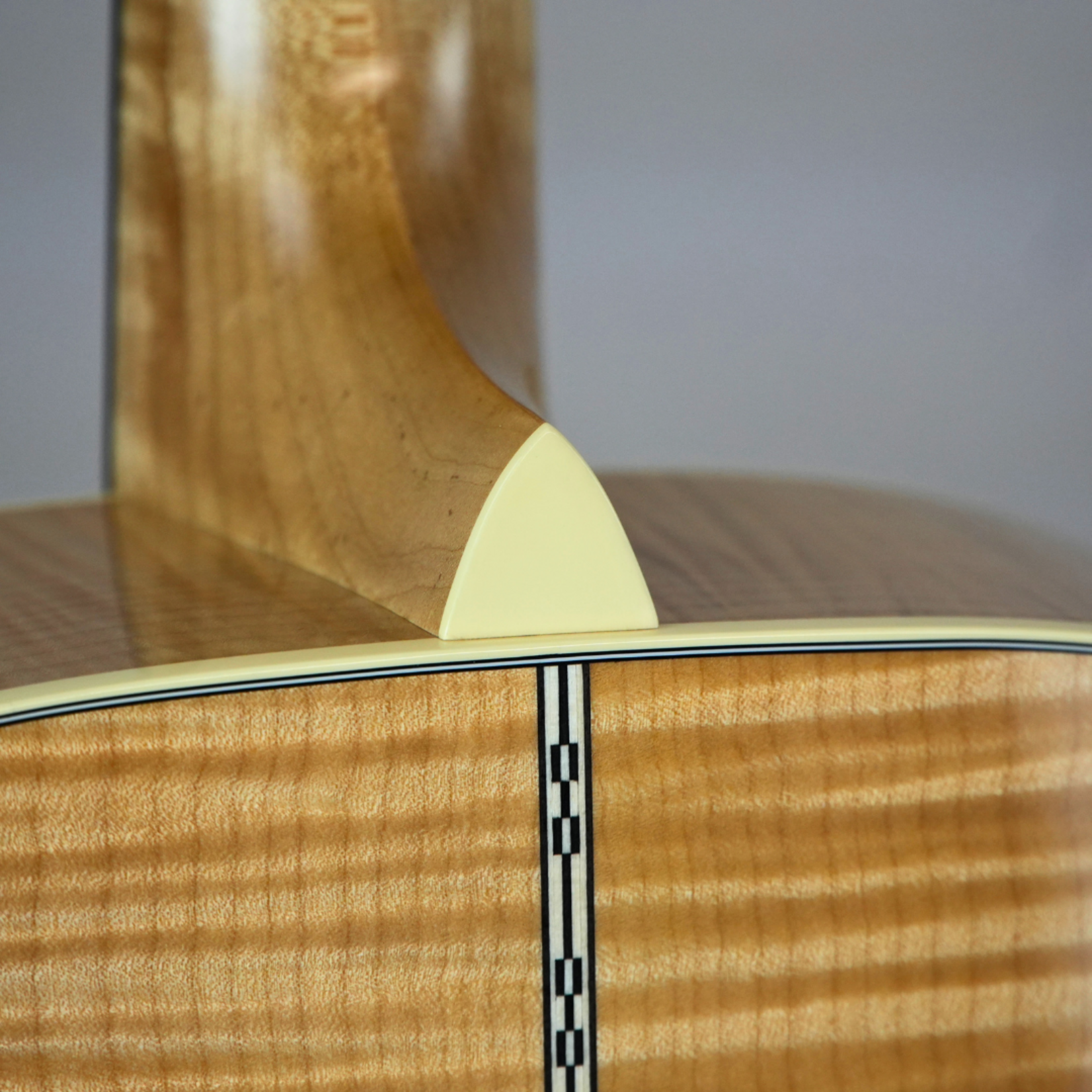 Martin Custom Shop Grand Performance Acoustic Guitar W/Hardshell Case – AAA Pacific Big Leaf Flamed Maple
