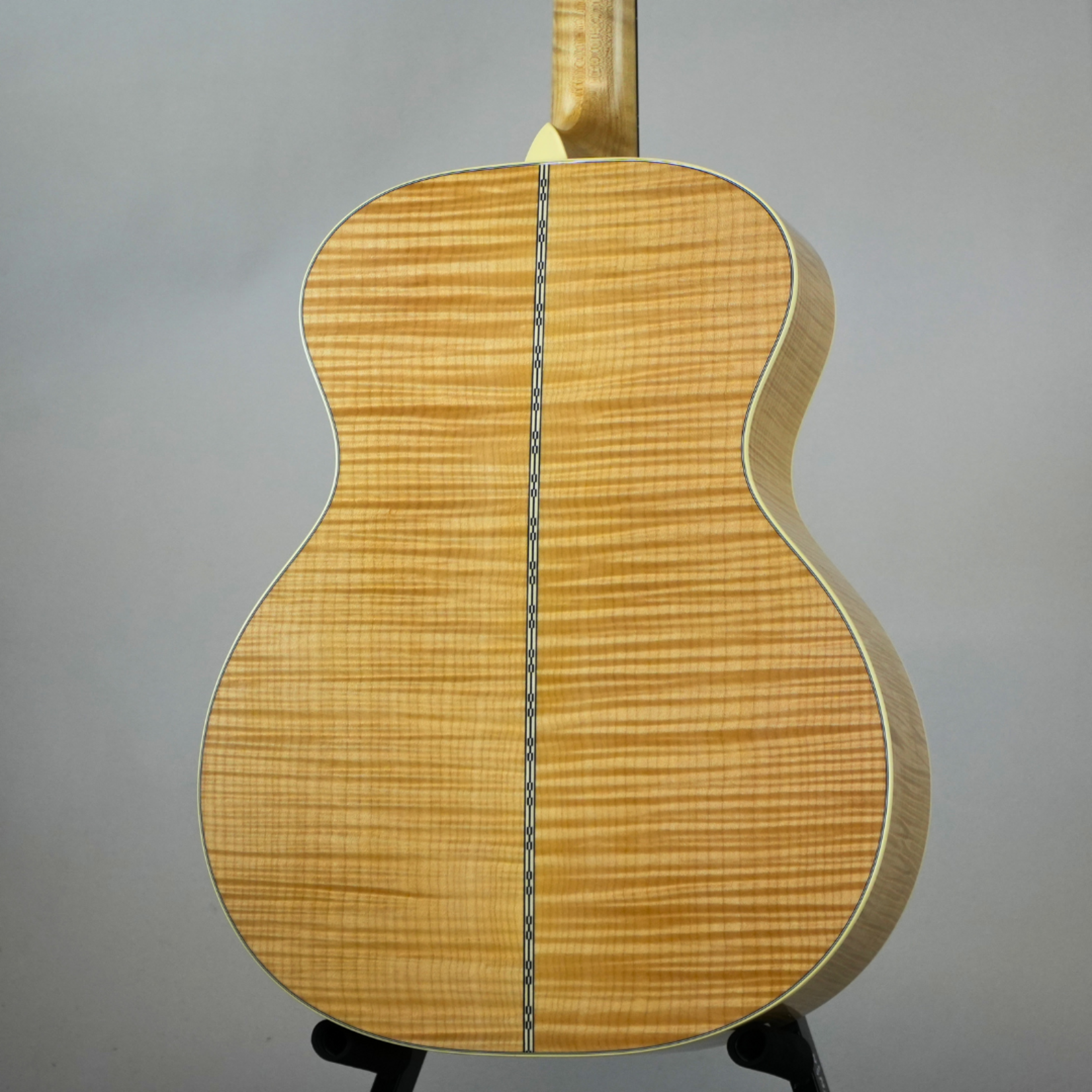 Martin Custom Shop Grand Performance Acoustic Guitar W/Hardshell Case – AAA Pacific Big Leaf Flamed Maple