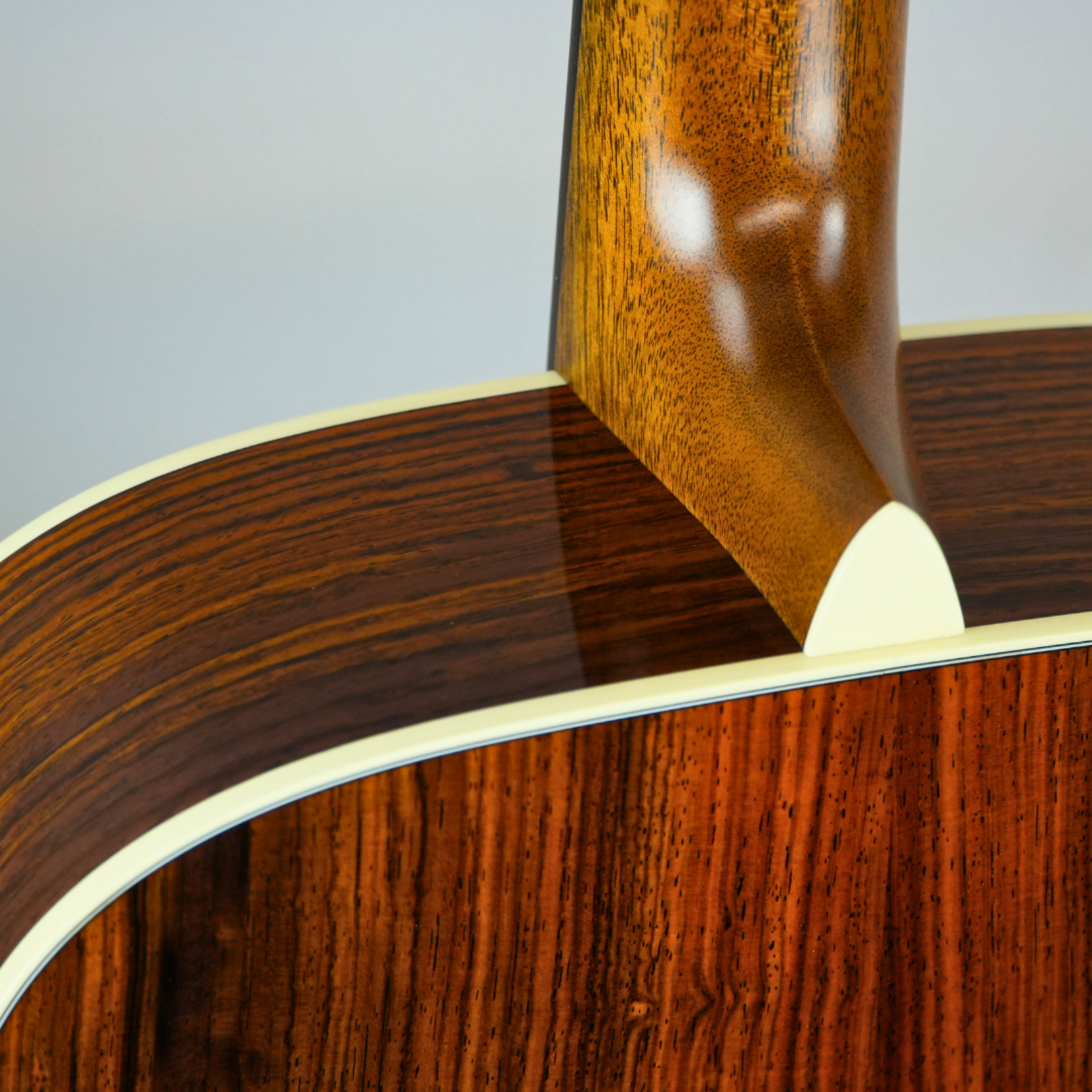 Martin Custom Shop OM-28 Style Acoustic Guitar W/Hardshell Case – Premium Cocobolo