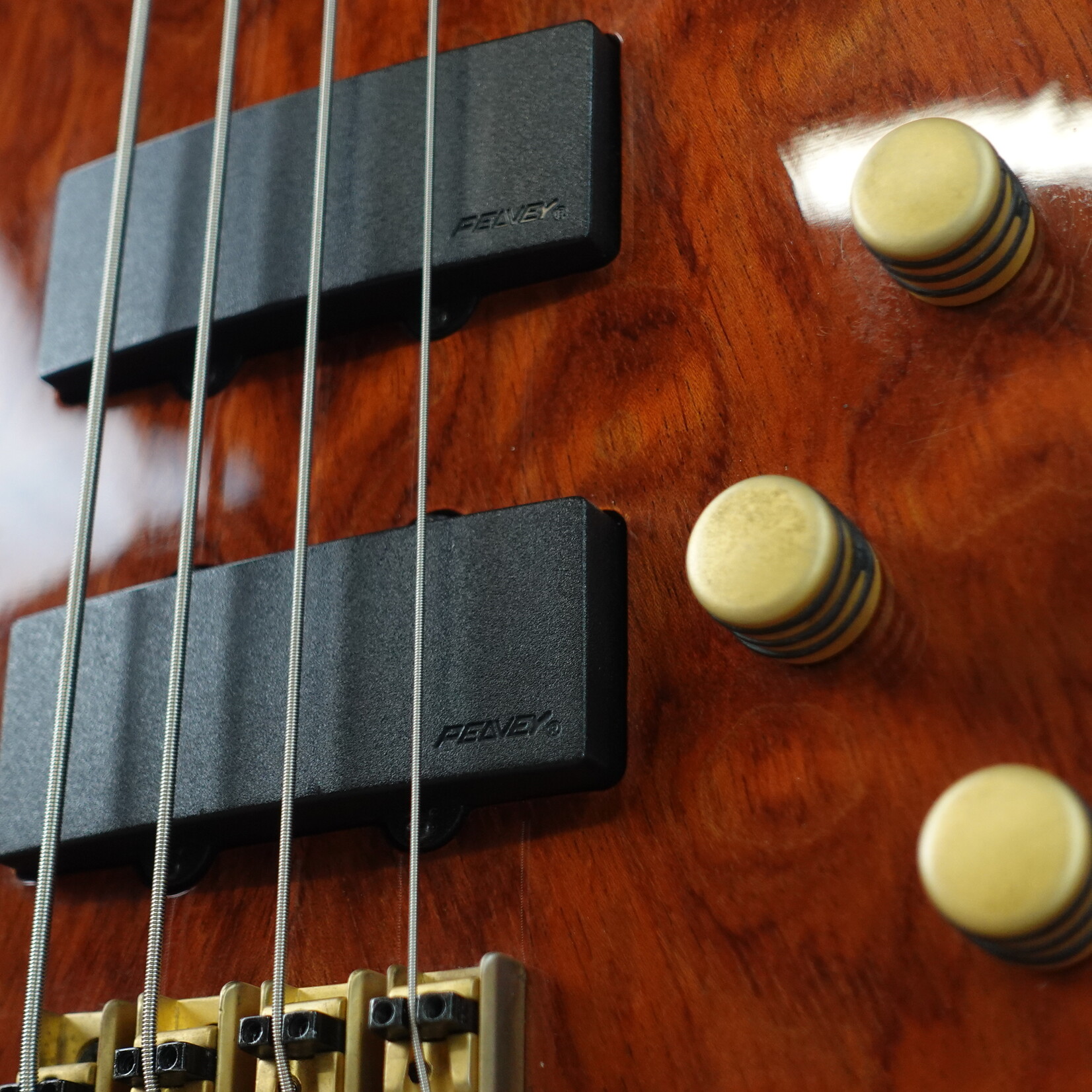 Peavey Cirrus BXP Electric Bass - Tiger Eye (Used)