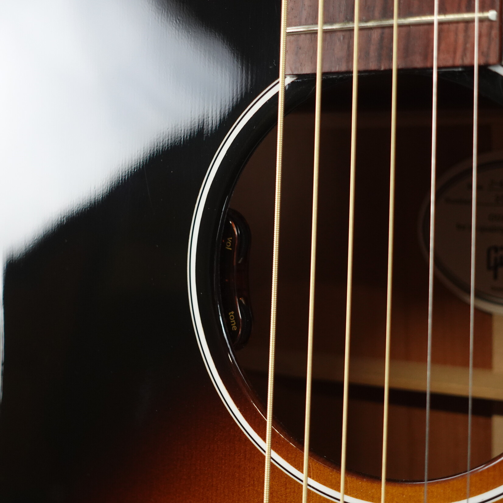 Gibson Acoustic J-45 Standard Acoustic Guitar W/Case - Vintage Sunburst