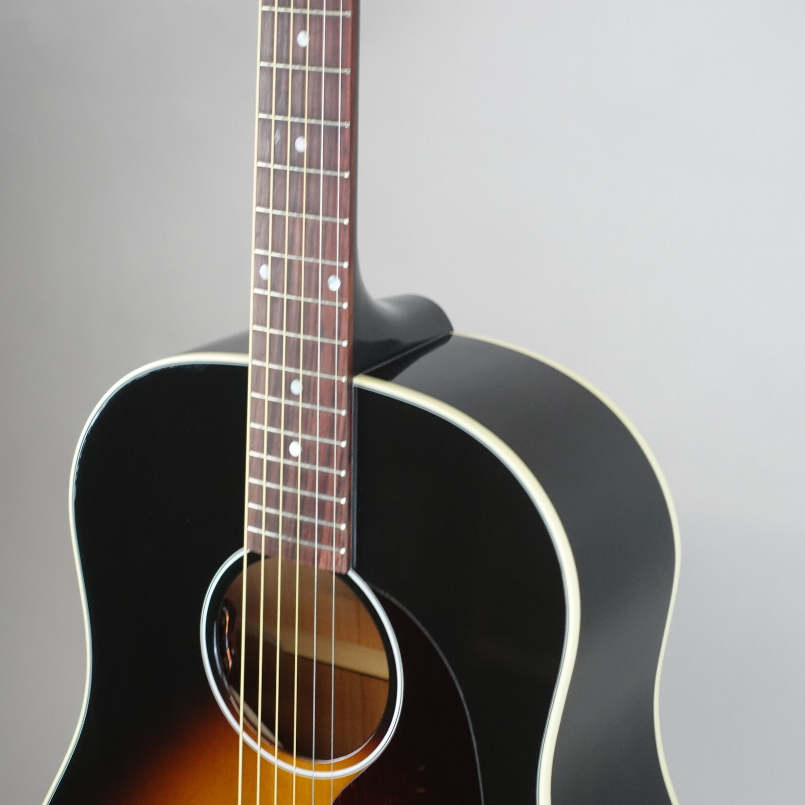 Gibson Acoustic J-45 Standard Acoustic Guitar W/Case - Vintage Sunburst