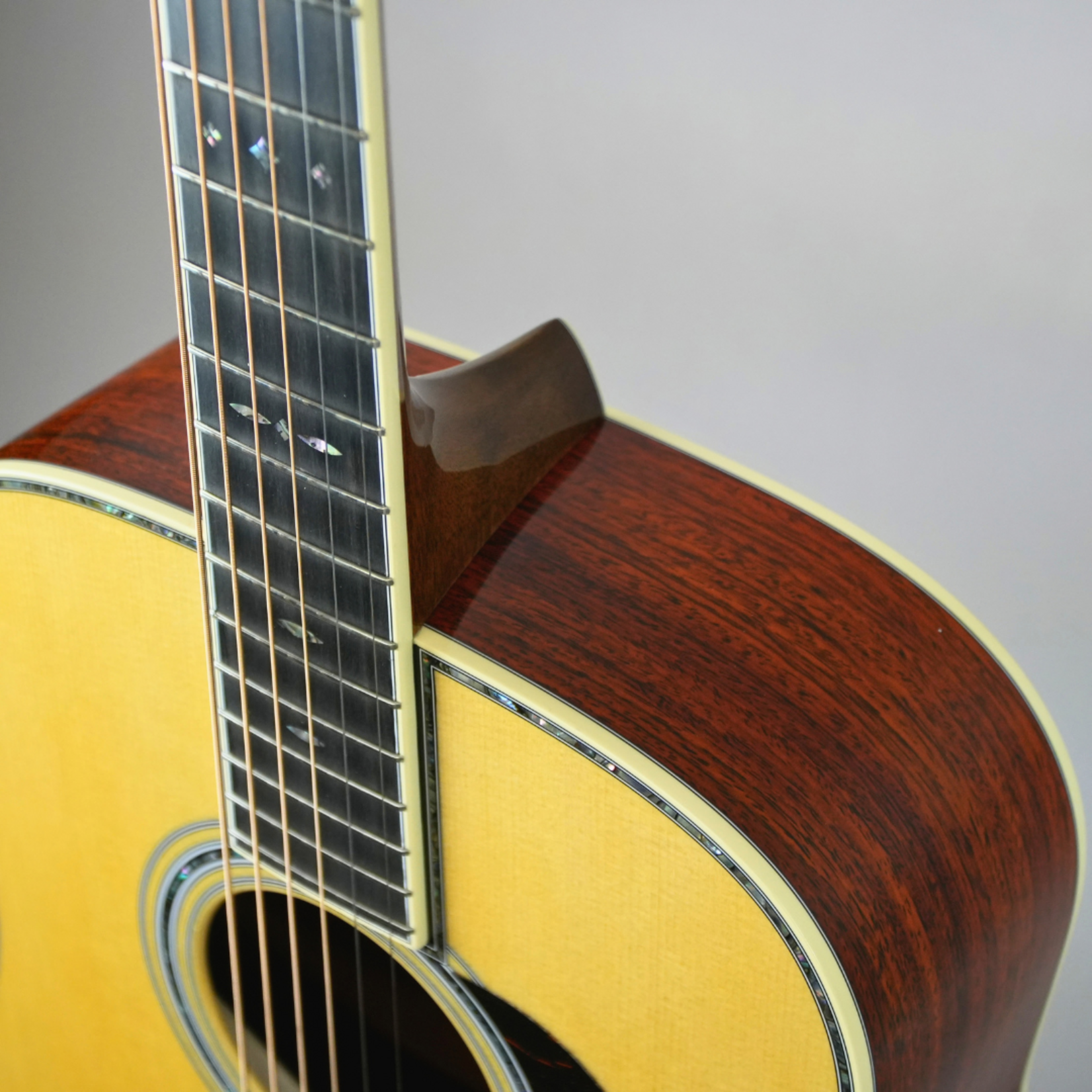 Martin Custom Shop D-42 inspired Dreadnought W/Case – Swiss Alpine Spruce & Cocobolo