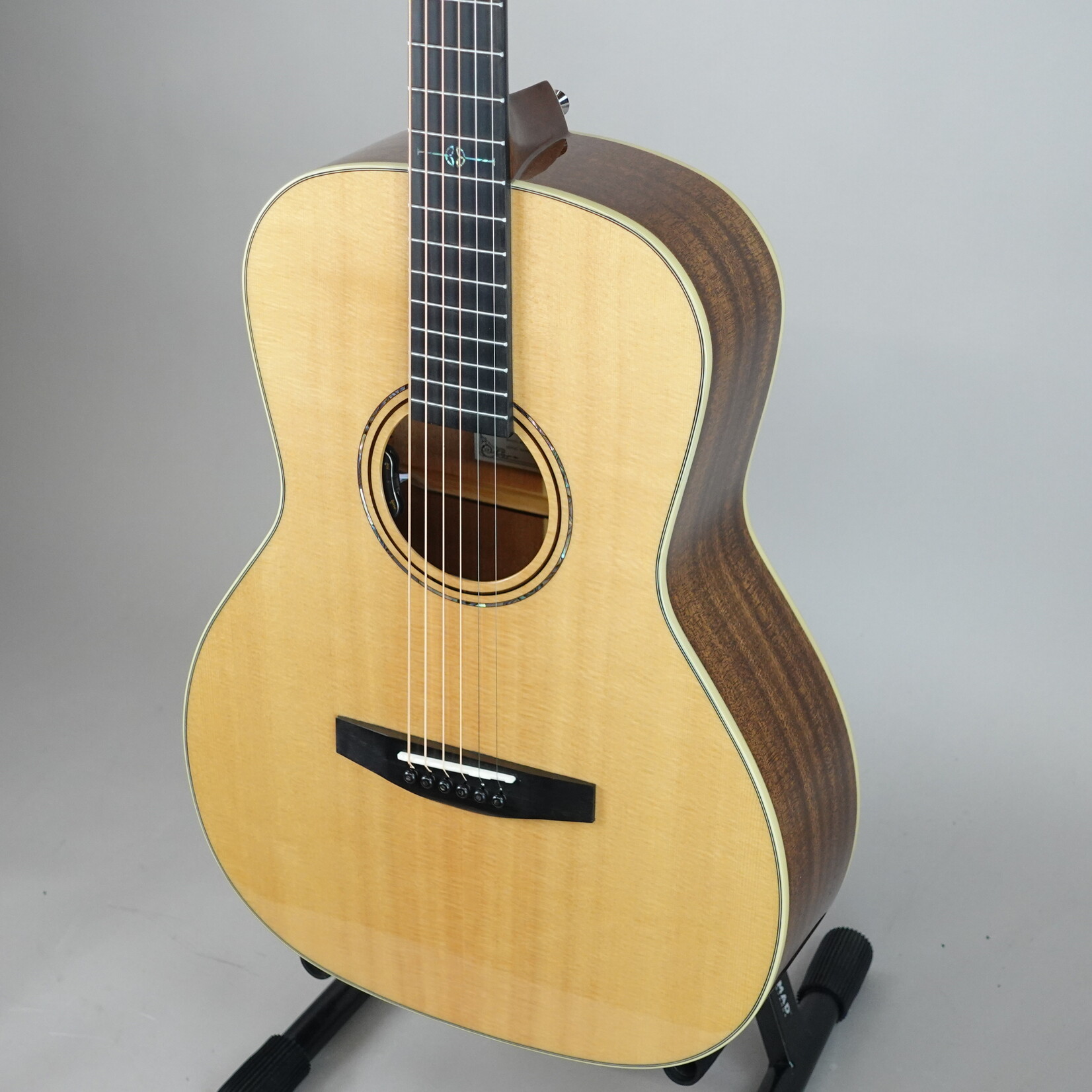 Alvarez LT60e Laureate Series 000-12 Acoustic-Electric Guitar W/Softshell Case - Natural