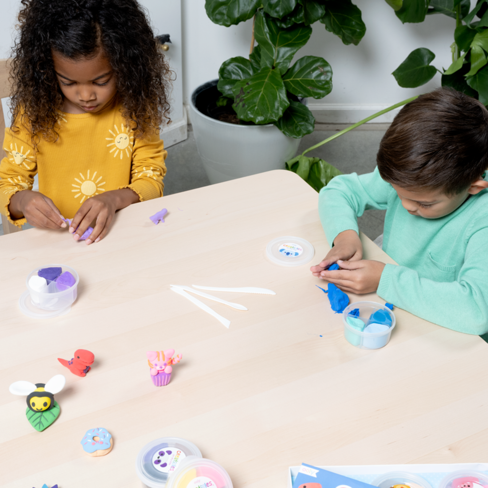 OOLY Creatibles D.I.Y. Air Dry Clay Kit (Set of 24 Colors)