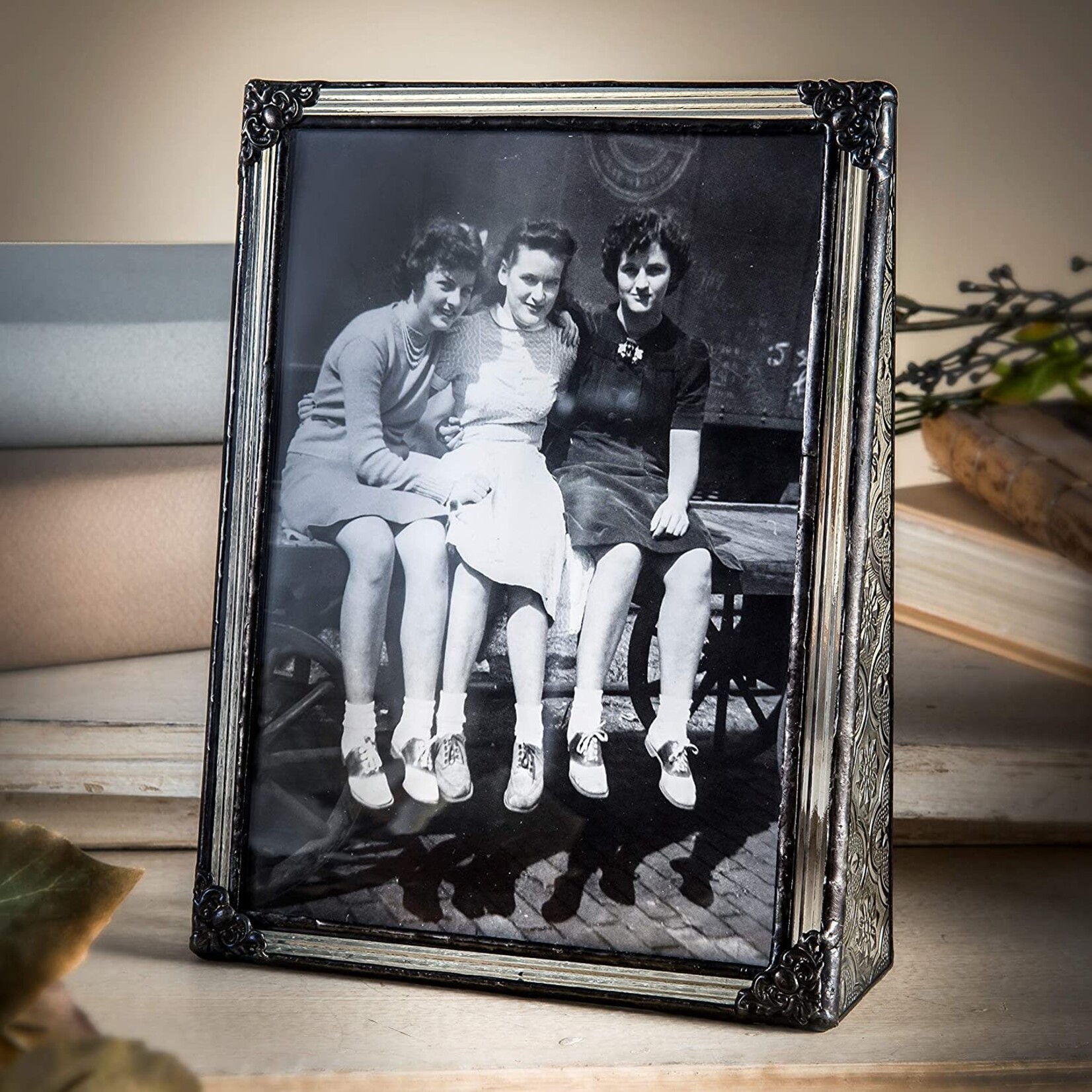 Flute & Vintage Picture Frames with Filigree Corners