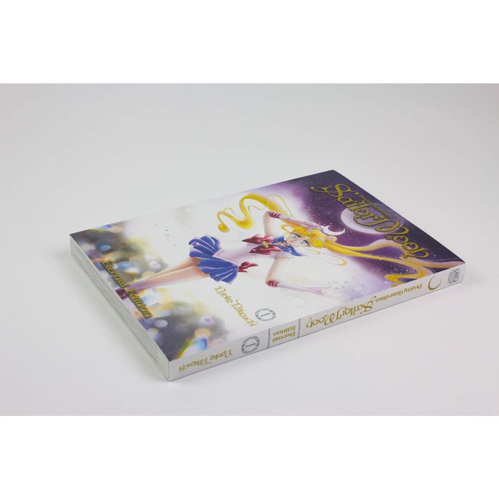 Pretty Guardian Sailor Moon Eternal Edition, Vol. 1