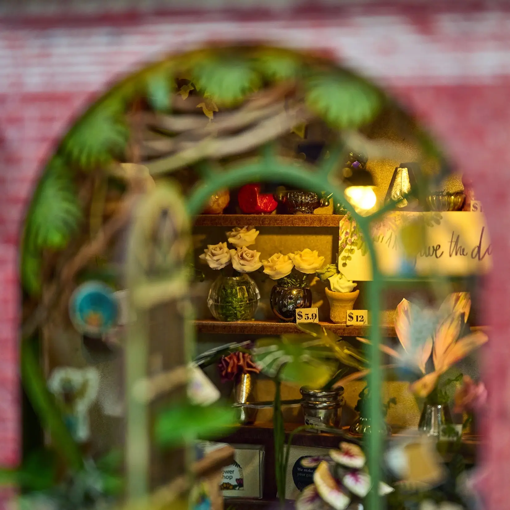 Hands Craft DIY Book Nook Kit: Flower Shop