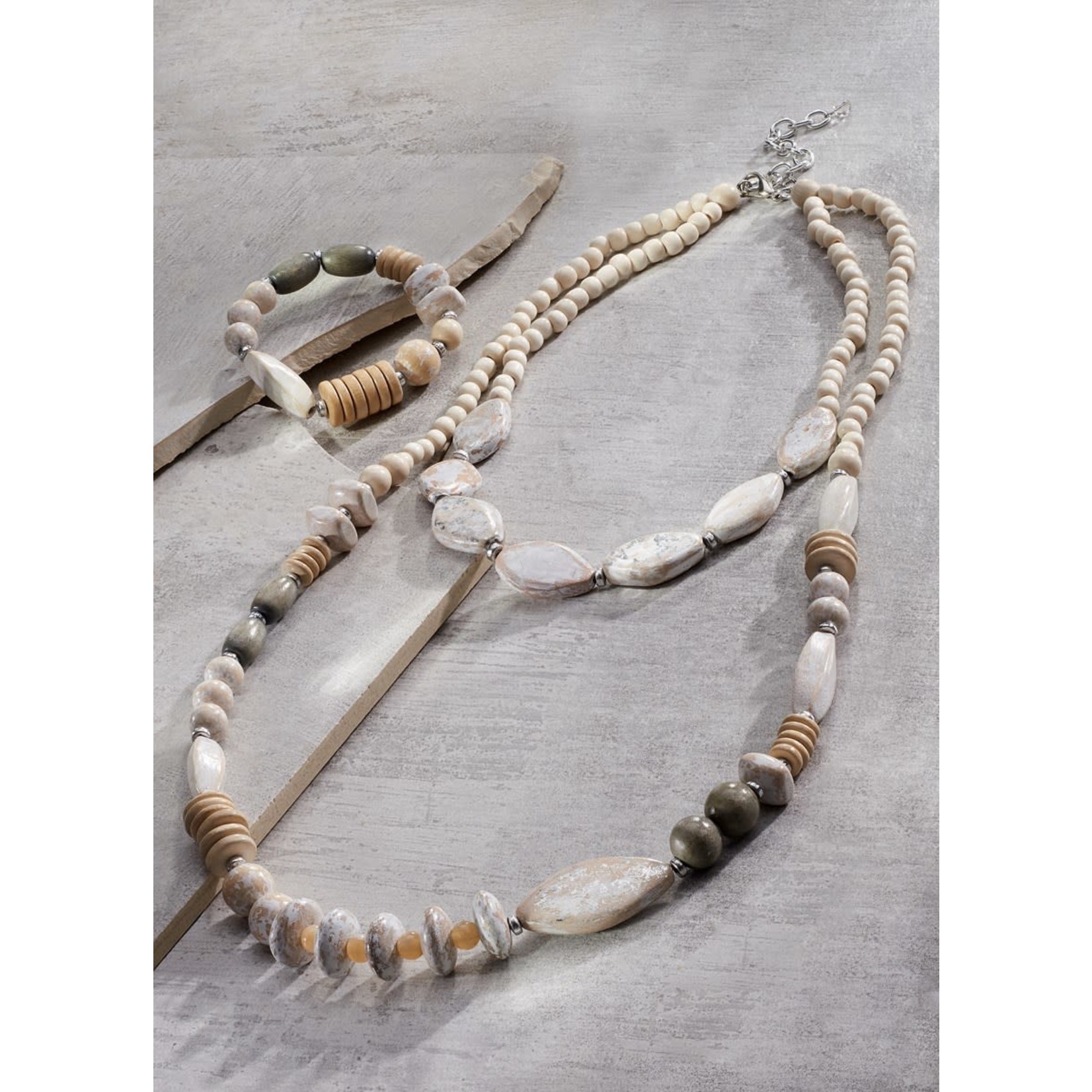 CREAM BEACH TIME WOODEN NECKLACE