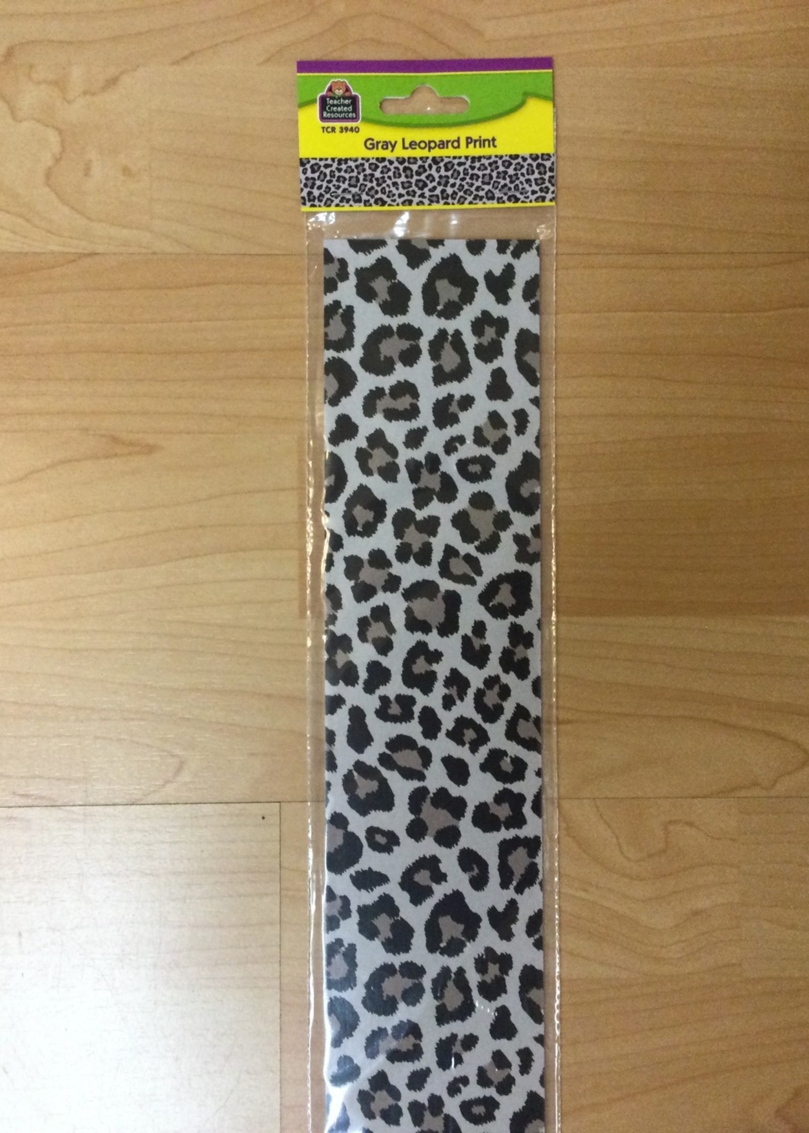 Gray Leopard Print Border 35'