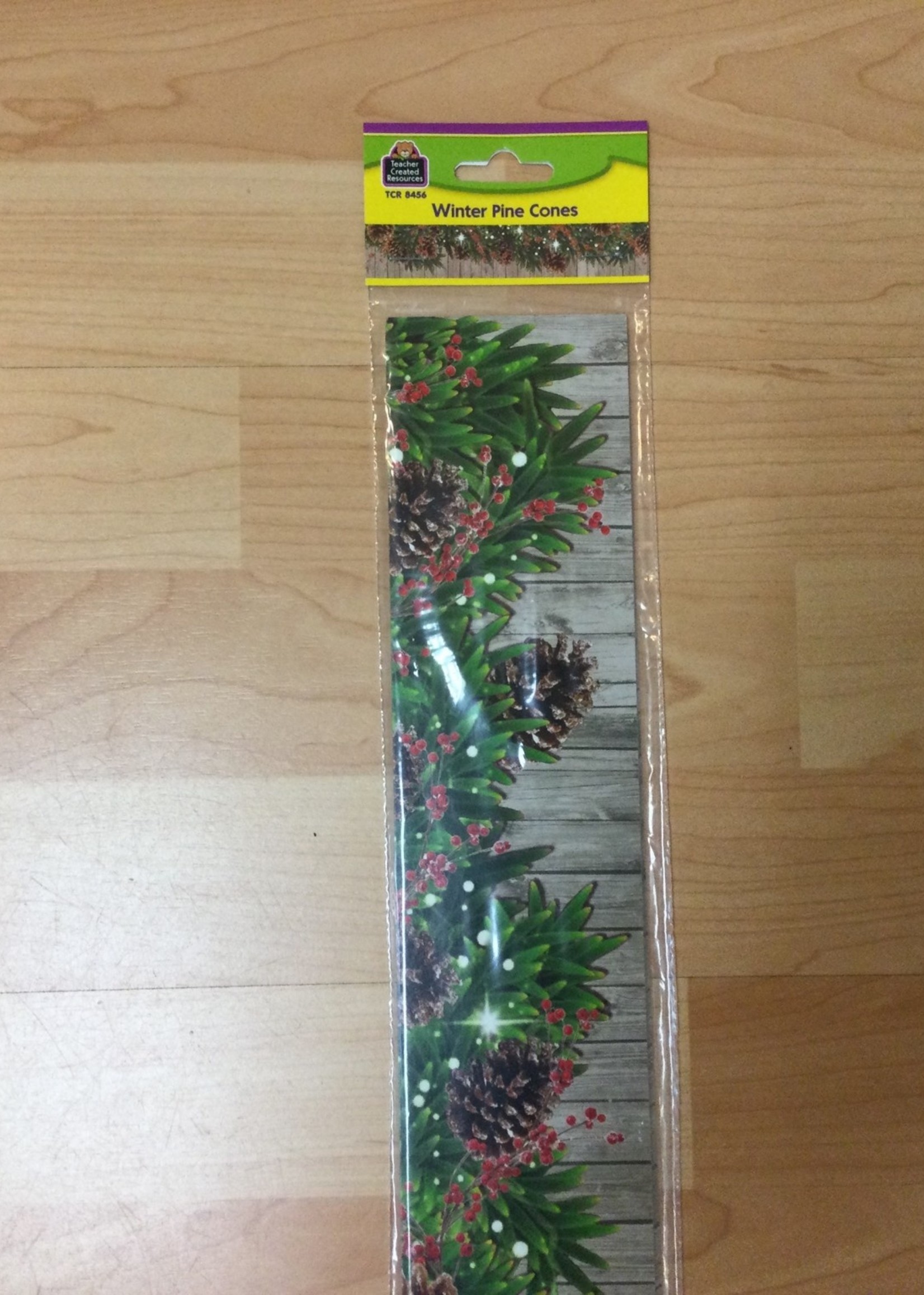 Winter Pine Cones Border 35'