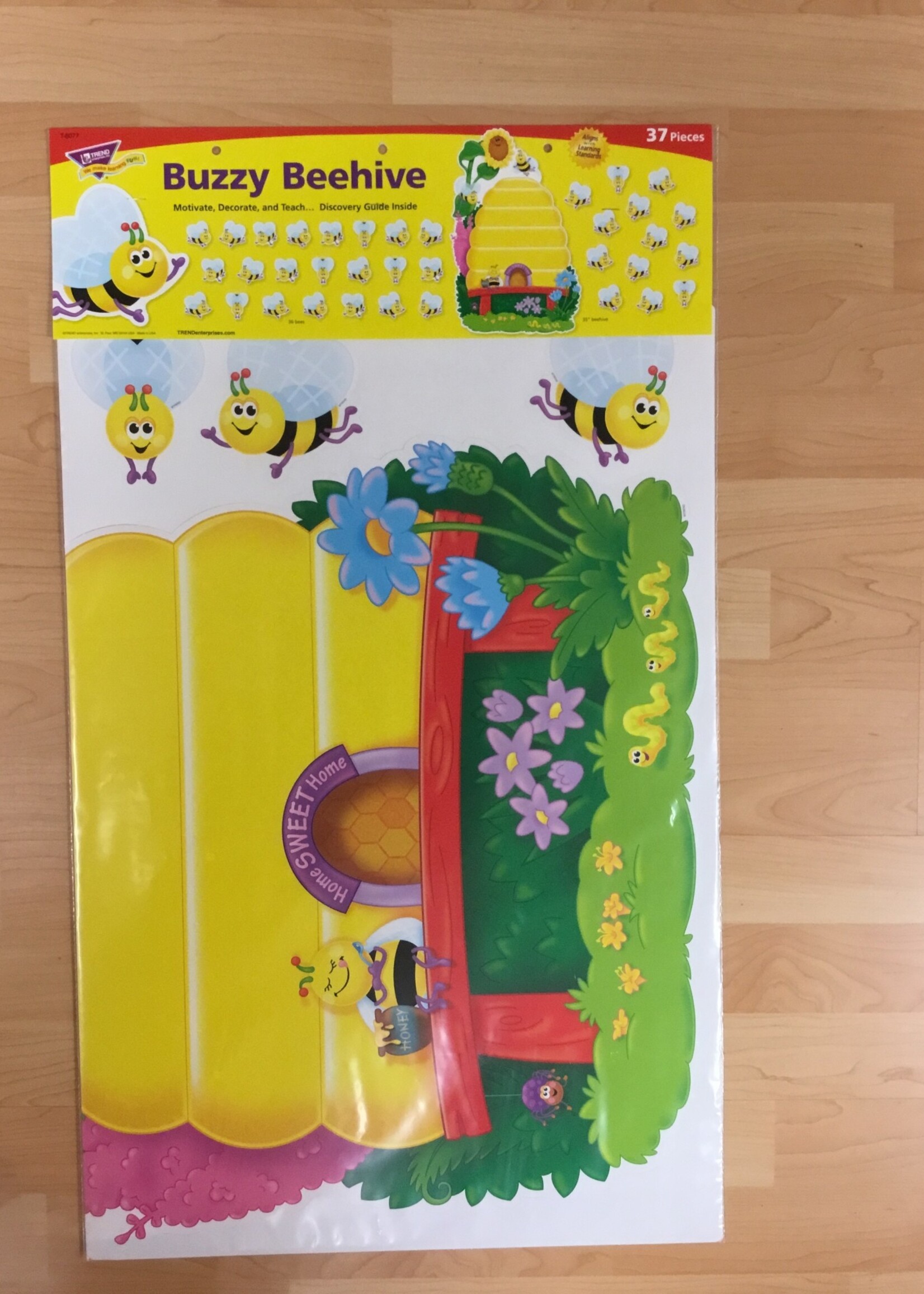 Buzzy Beehive Bulletin Board Set