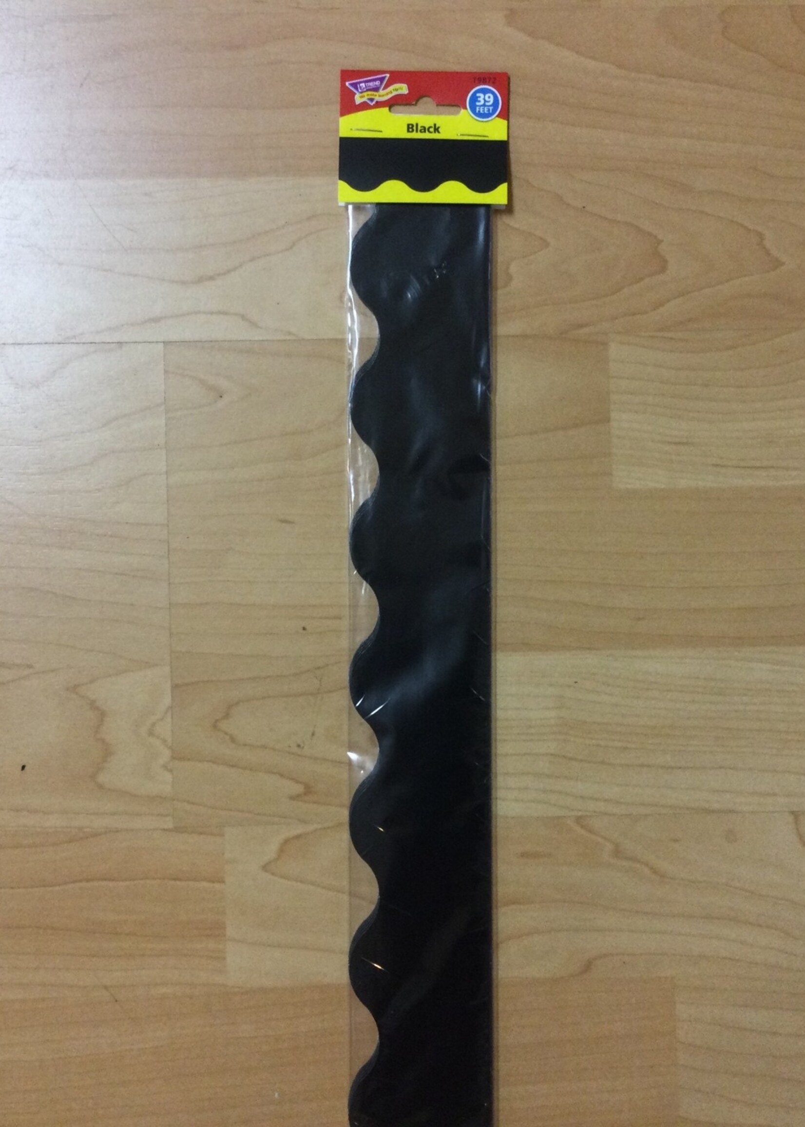 Black Scalloped Border 39'