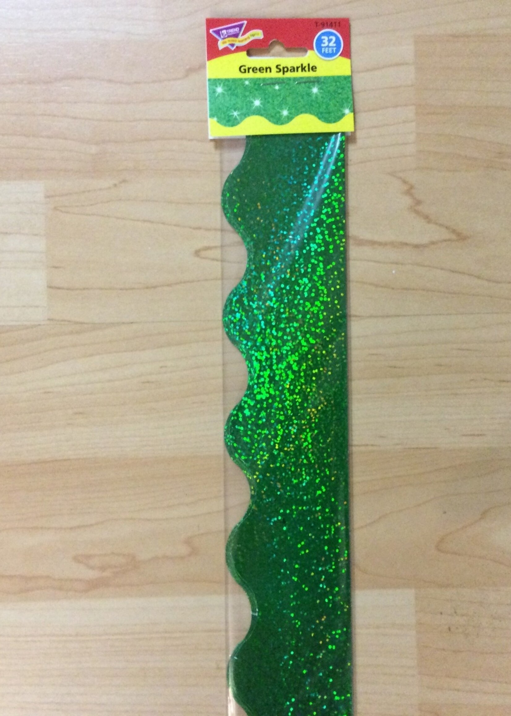 Green Sparkle Scalloped Border 32'
