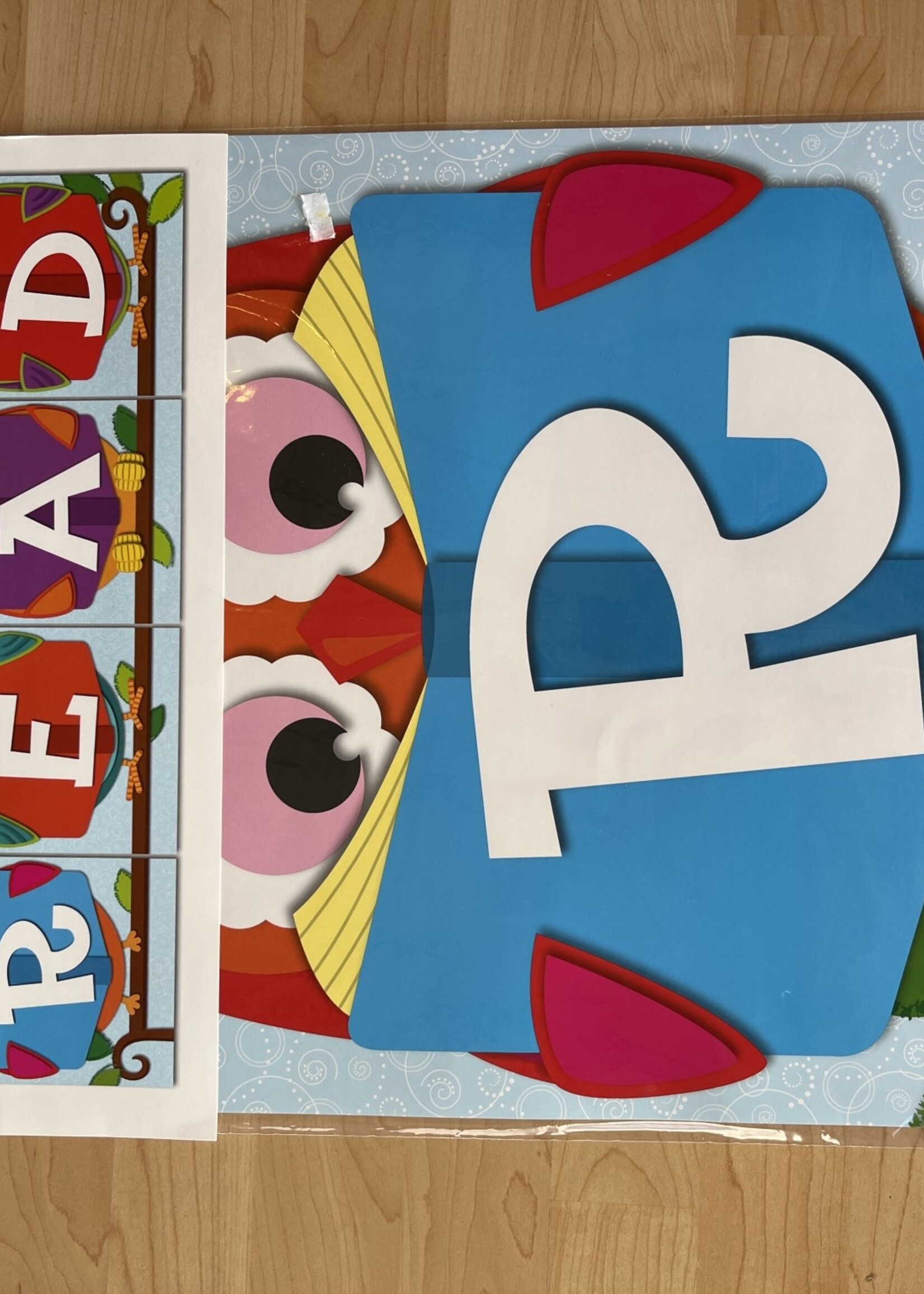 Whooo Loves Reading? Bulletin Board Set