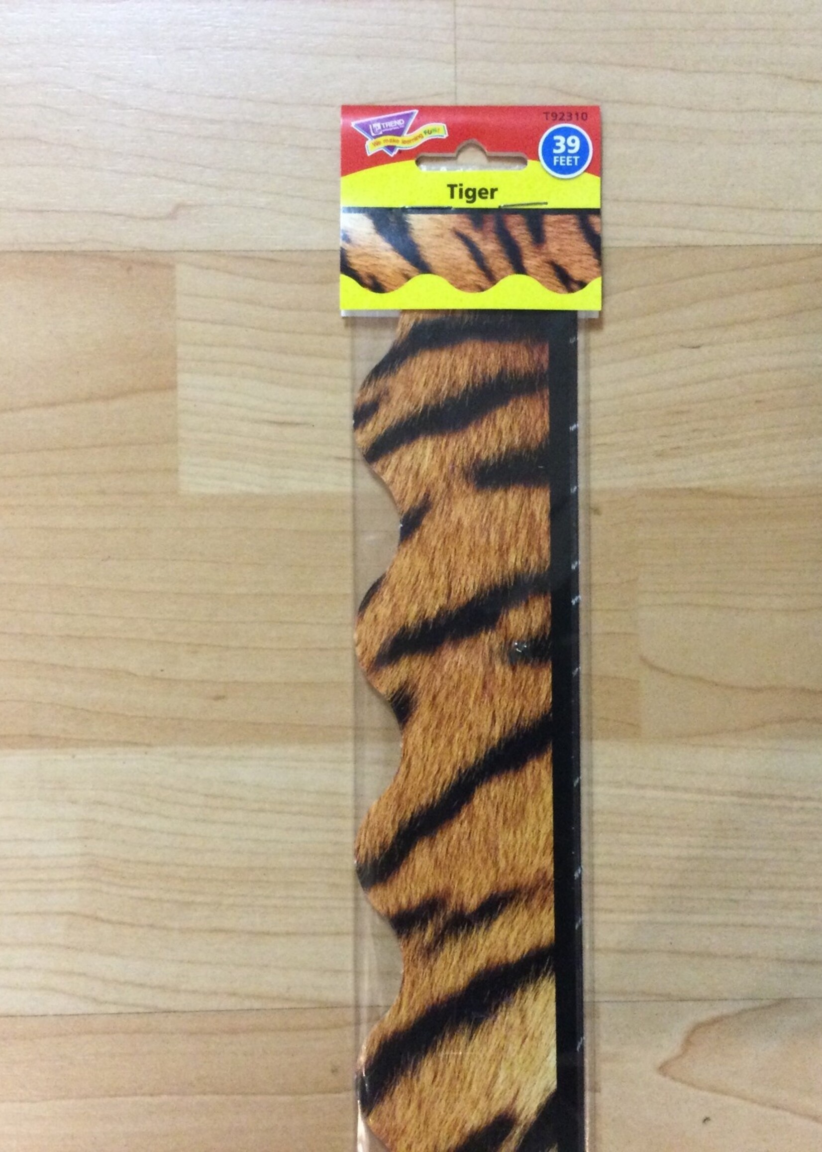 Tiger Print Scalloped Border