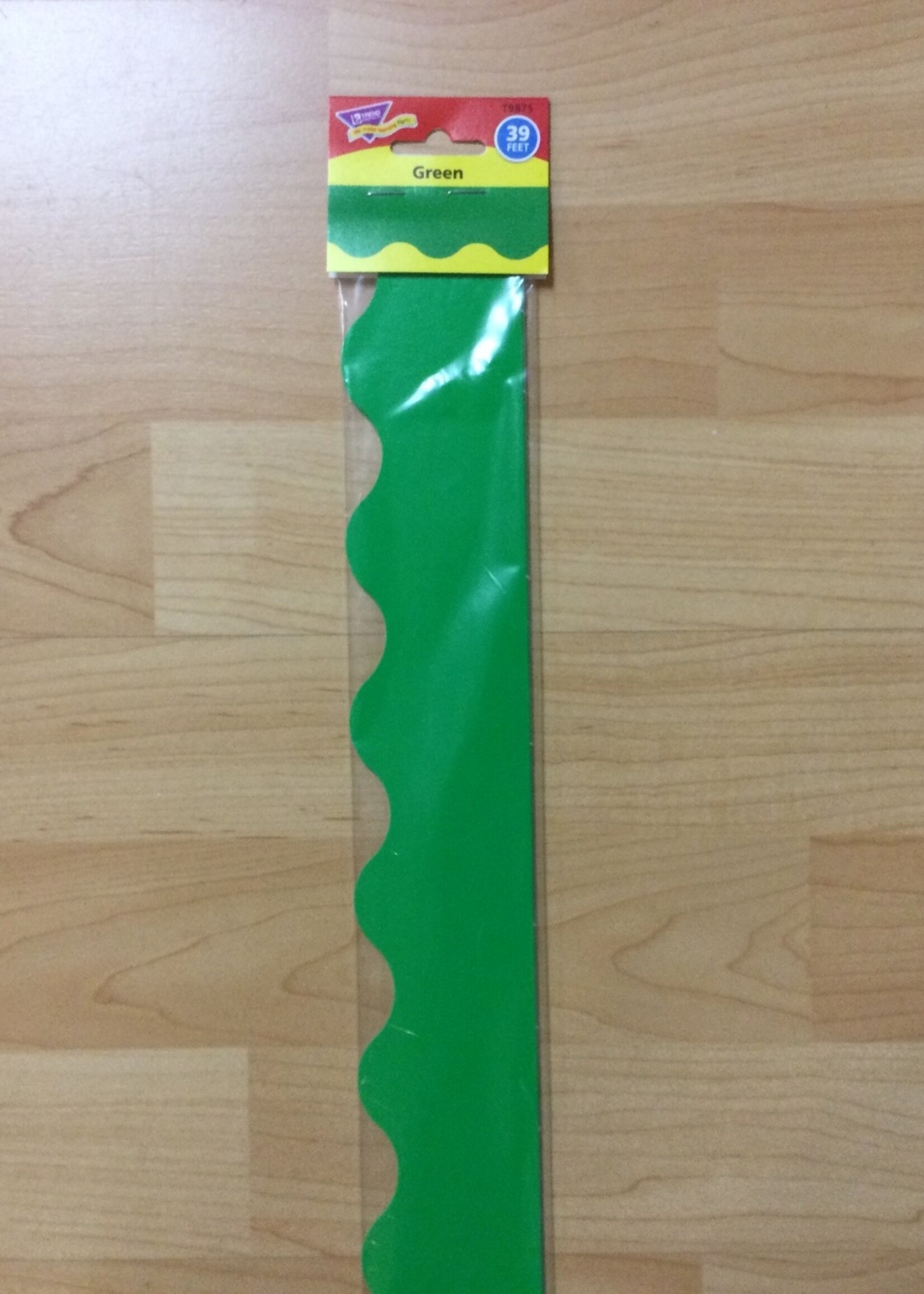 Green Scalloped Border 39'