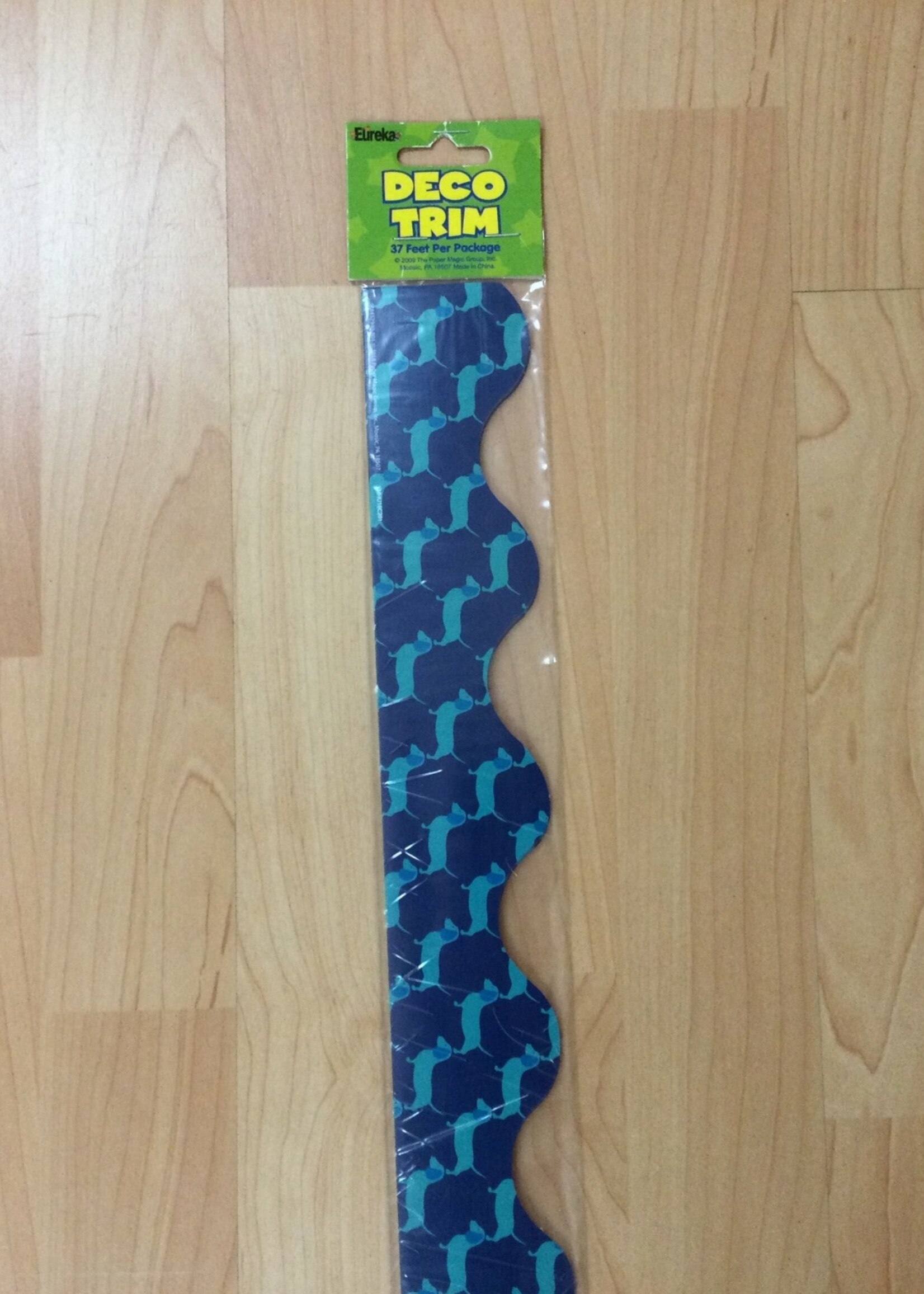 Dachshund Scalloped Border 37'