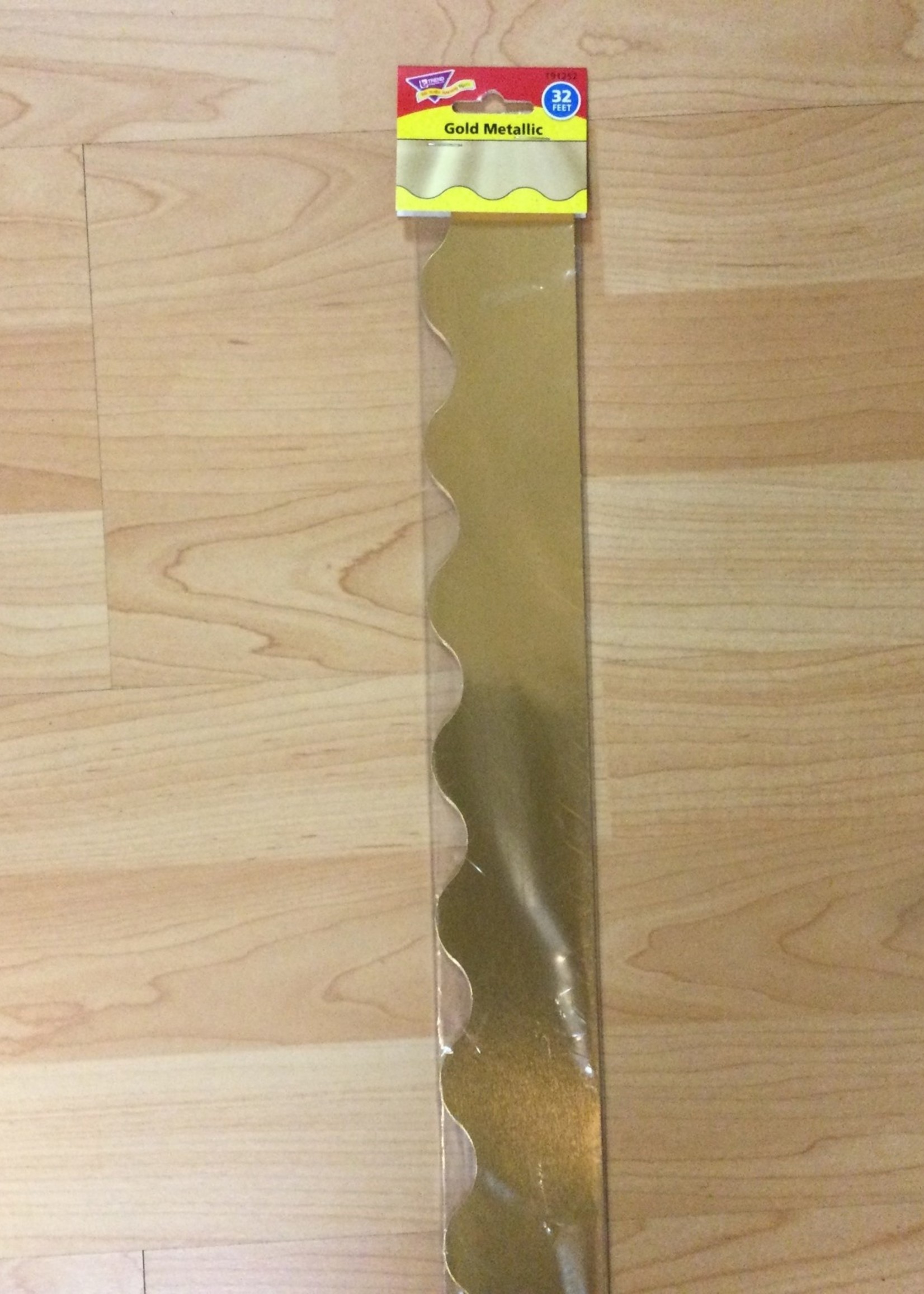 Gold Metallic Scalloped Border 32'