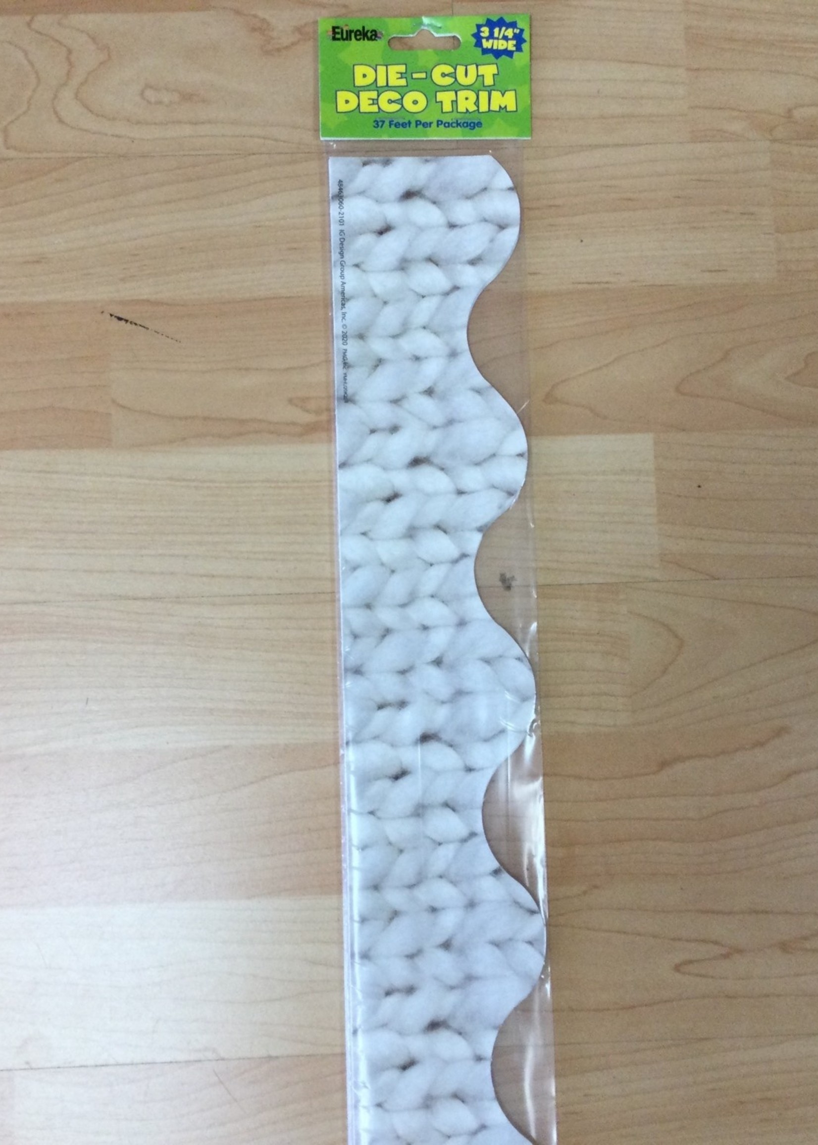 Close Knit Class Cozy Cream Knit Border 37'