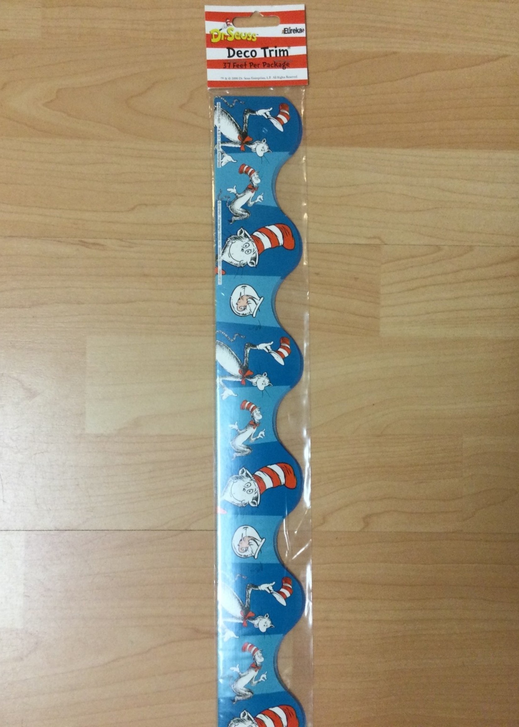 Cat in the Hat Scalloped Border 37'