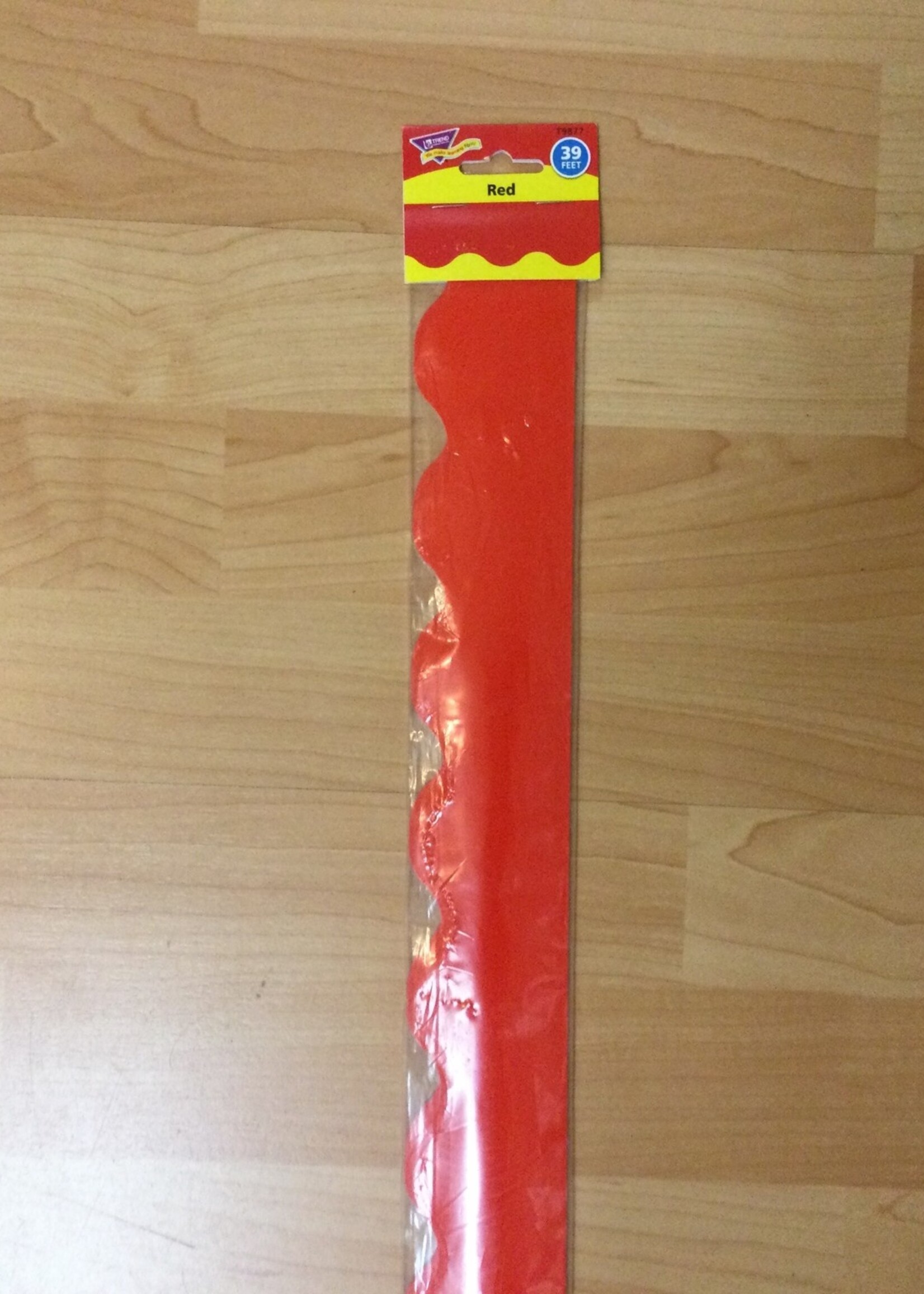 Red Scalloped Border 39'