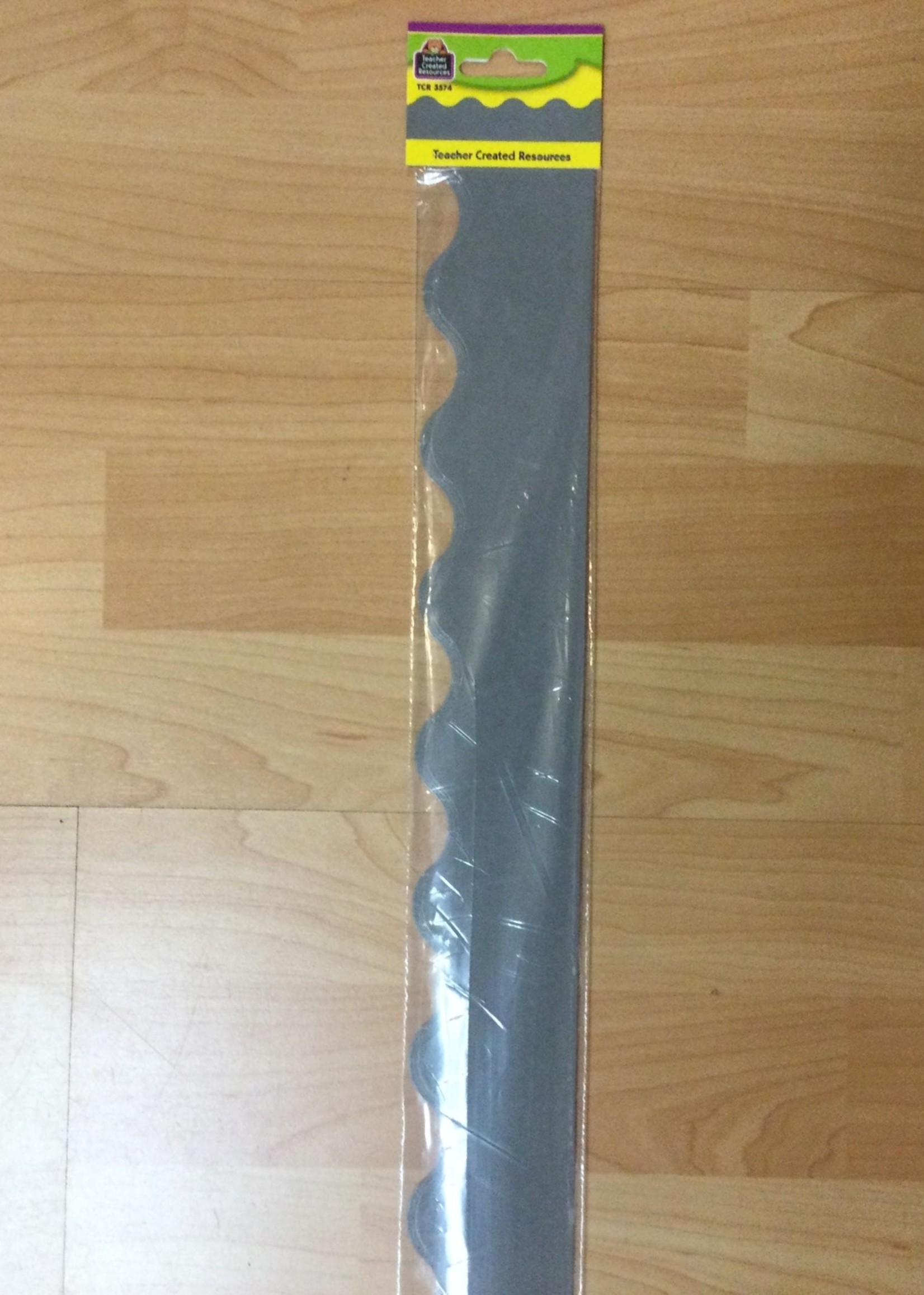 Gray Scalloped Border 35'