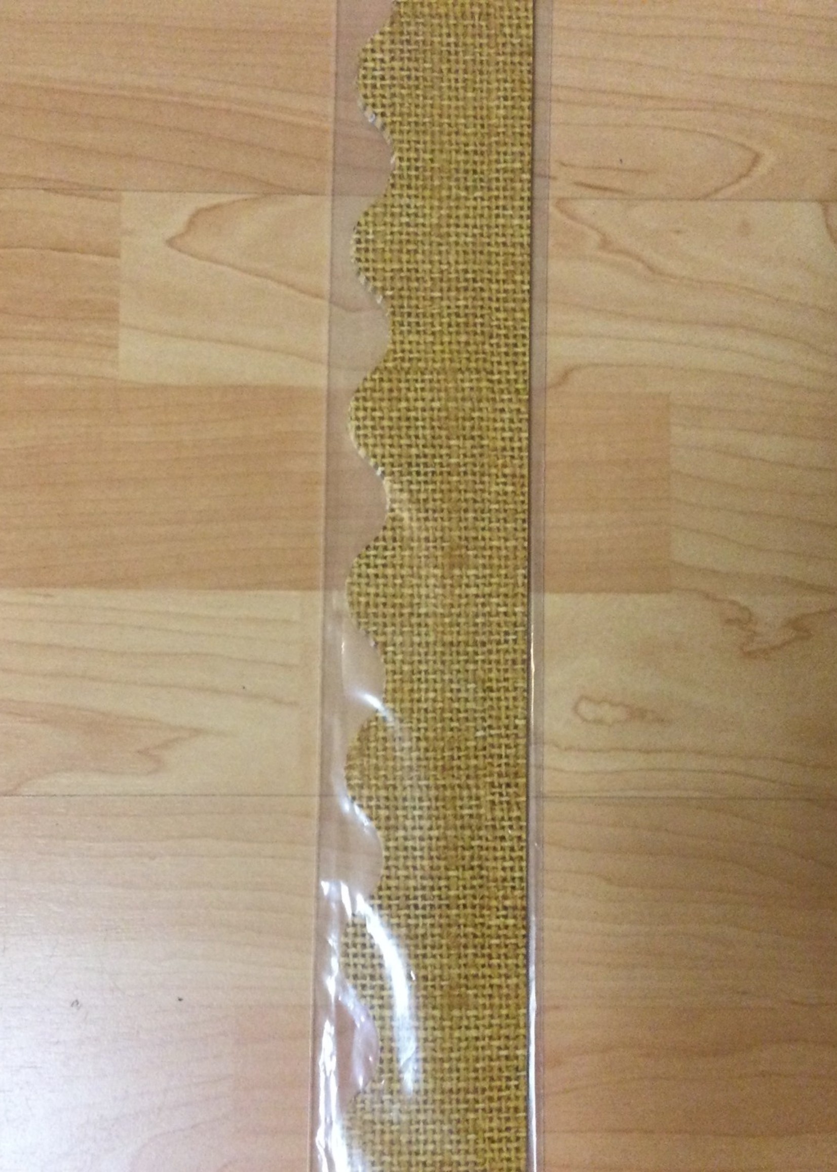 Burlap Scalloped Border 35'