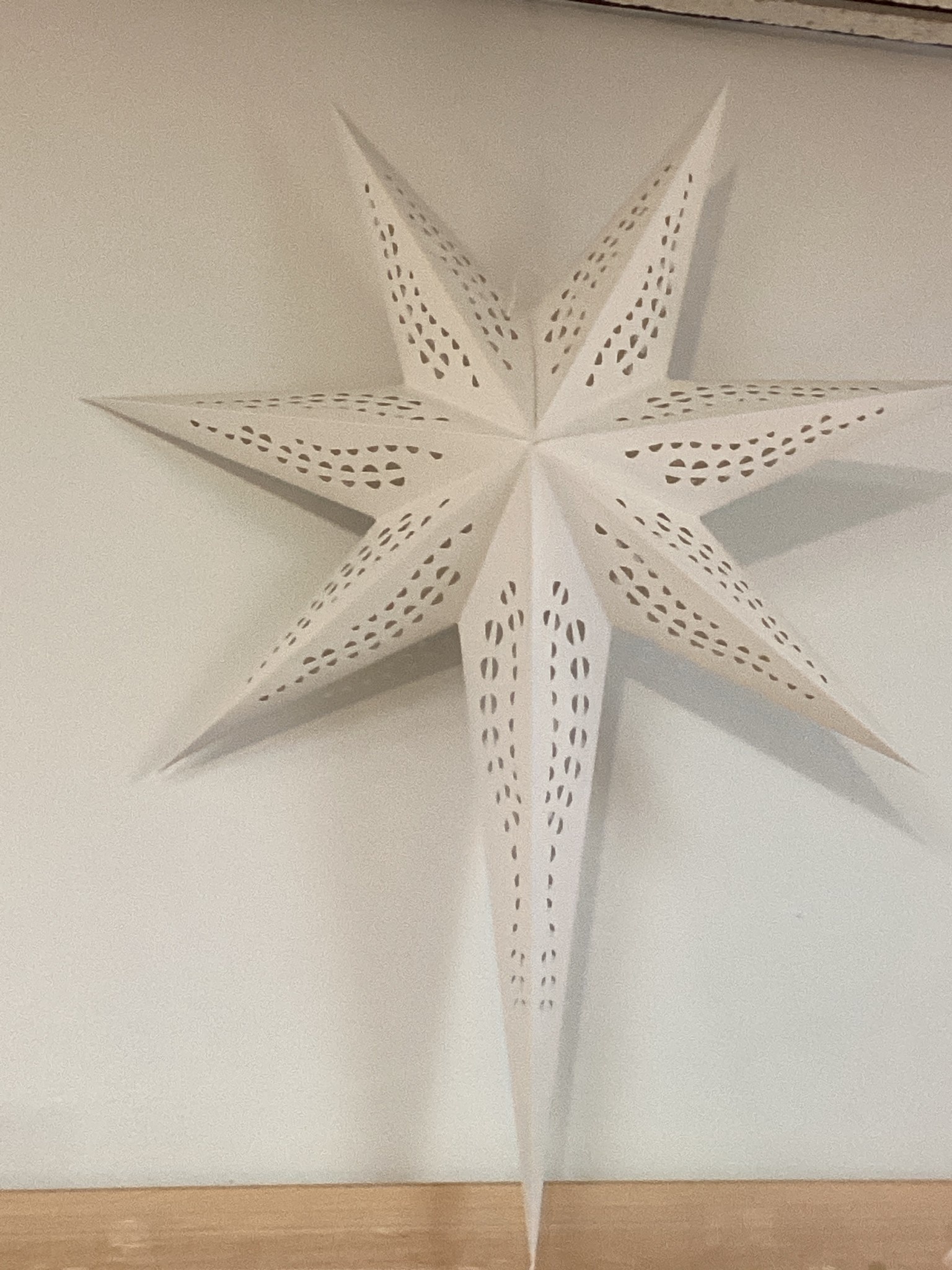 white-long-tail-star-lamp.jpg