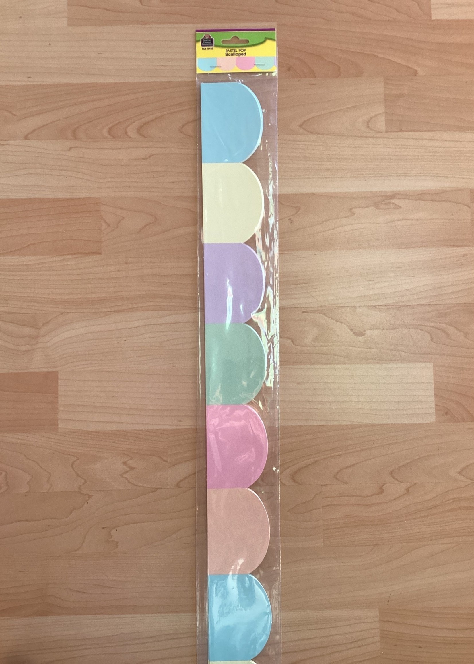 Pastel Pop Scalloped Border 35'