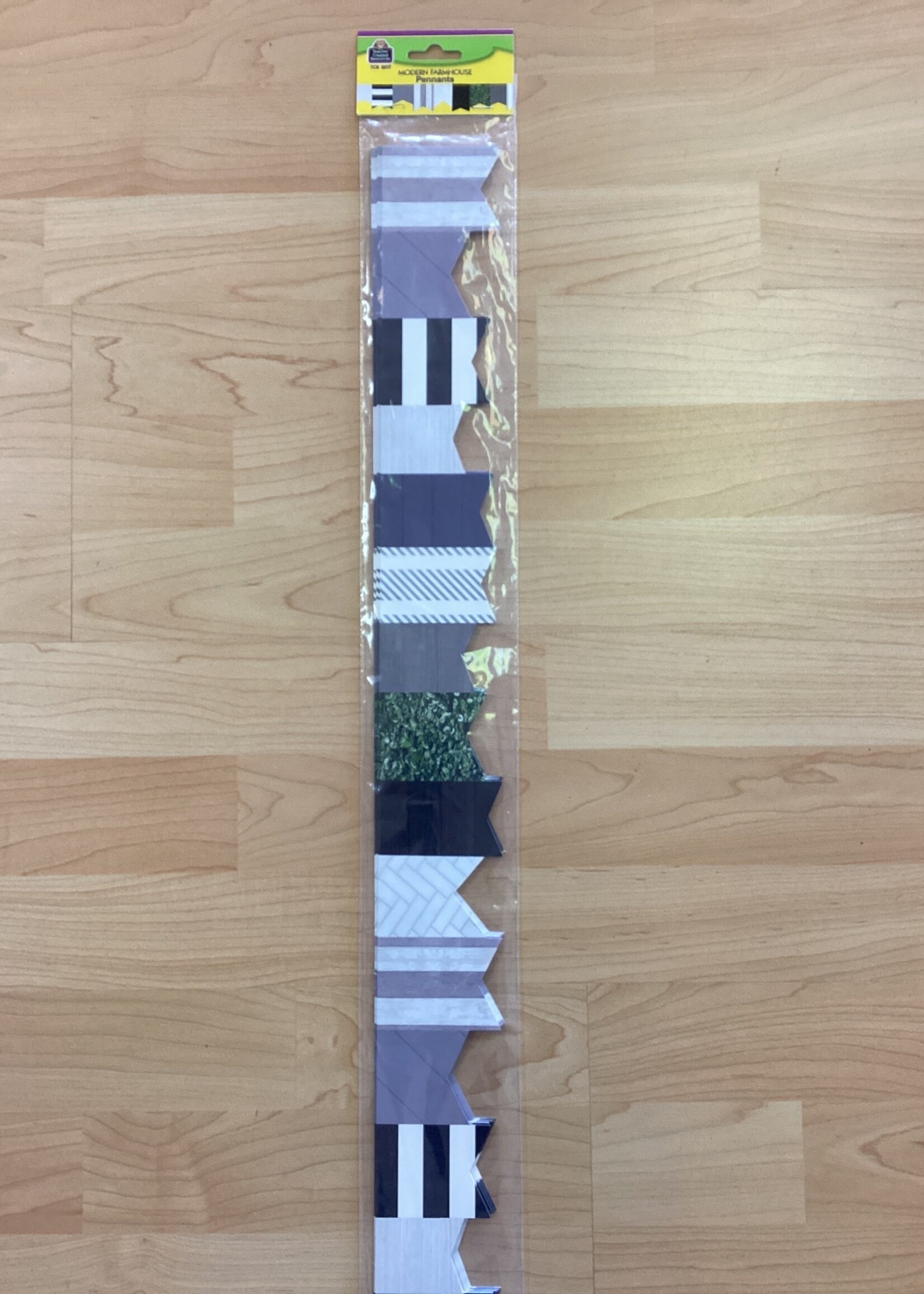 Modern Farmhouse Pennant Border 35'