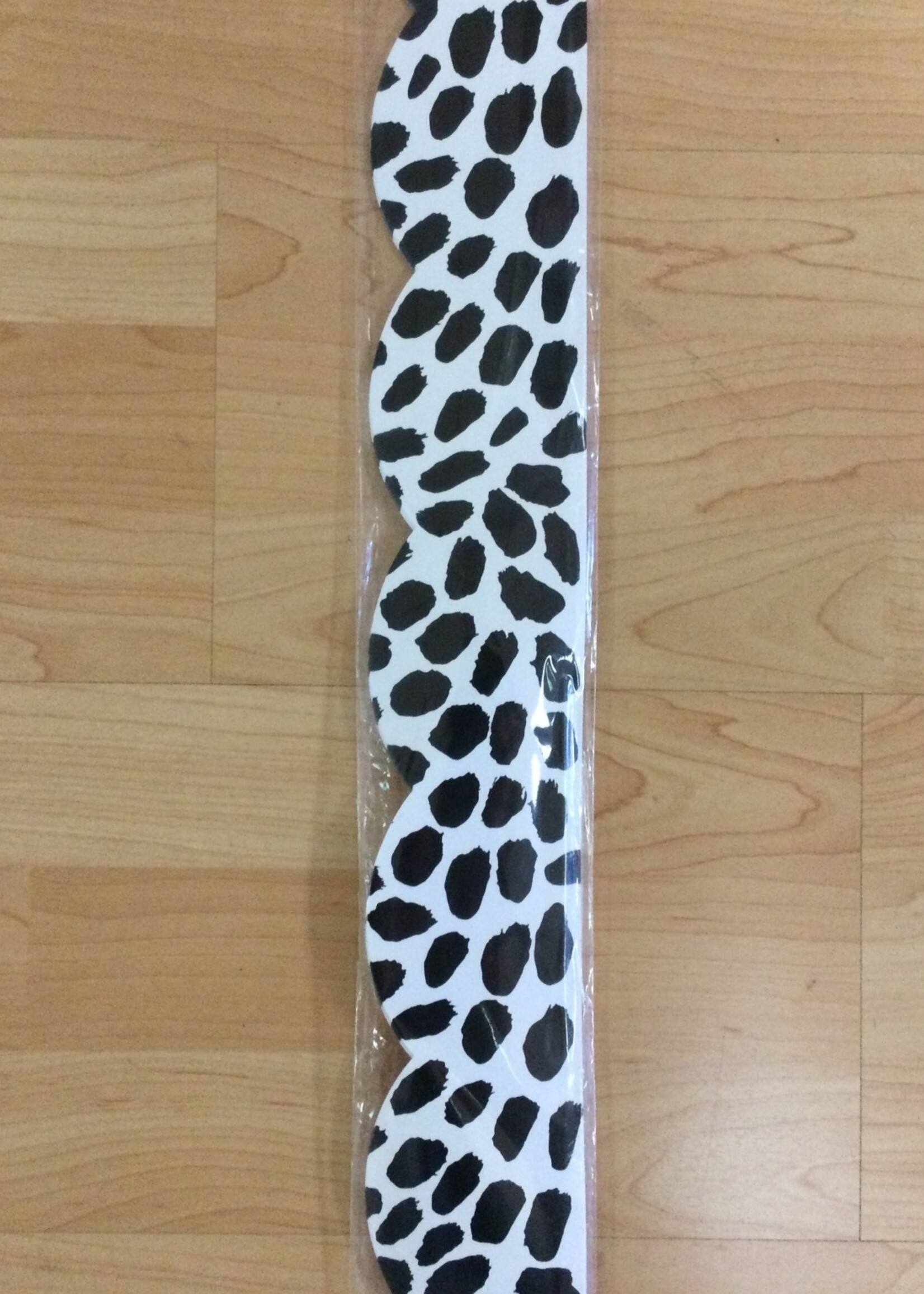 Schoolgirl Style Safari Dot Scalloped Border 39"