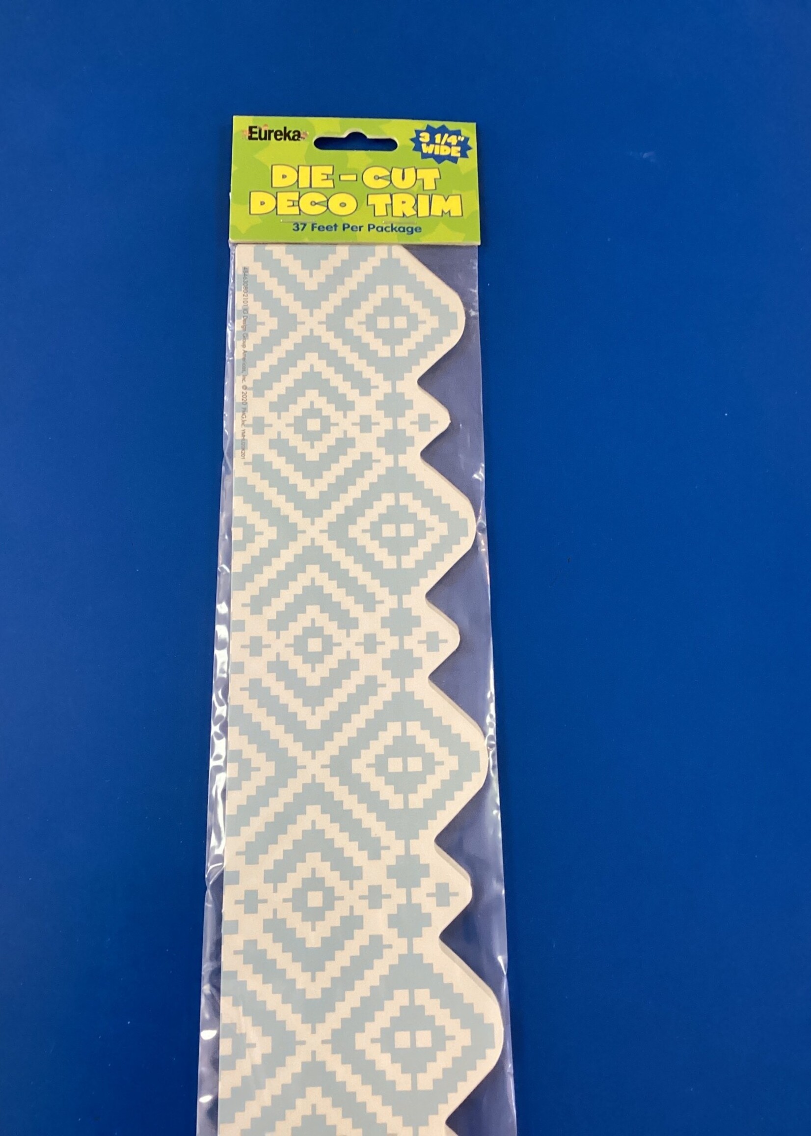 A Close-Knit Class Diamond Deco Trim Border 37'