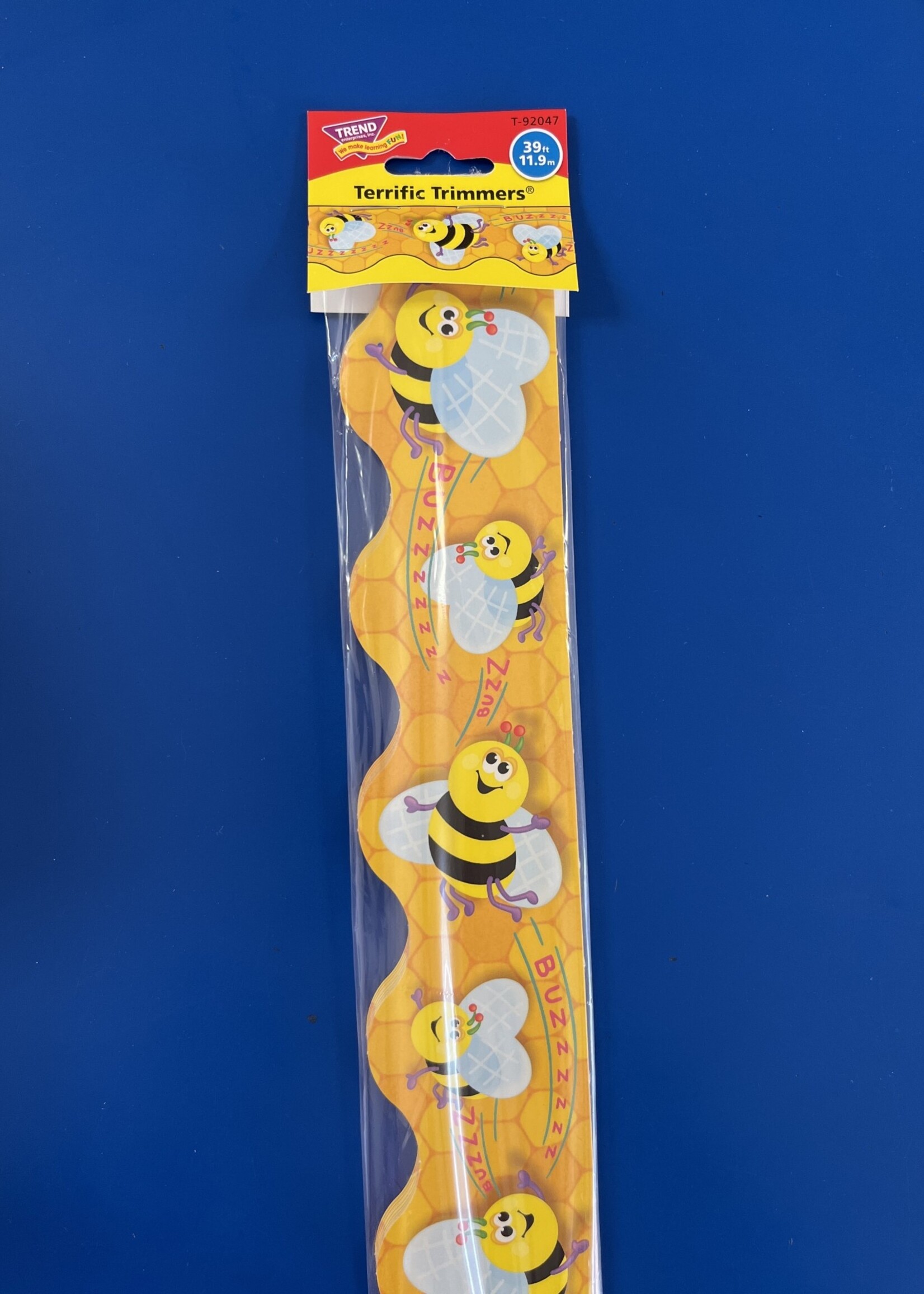 Busy Bees Scalloped Border 39'