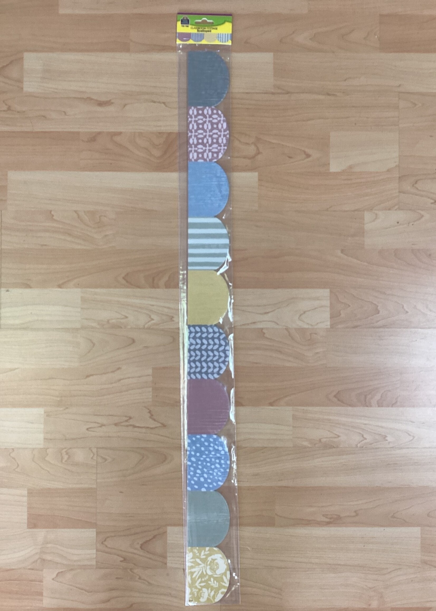 Classroom Cottage Scalloped Border 35’