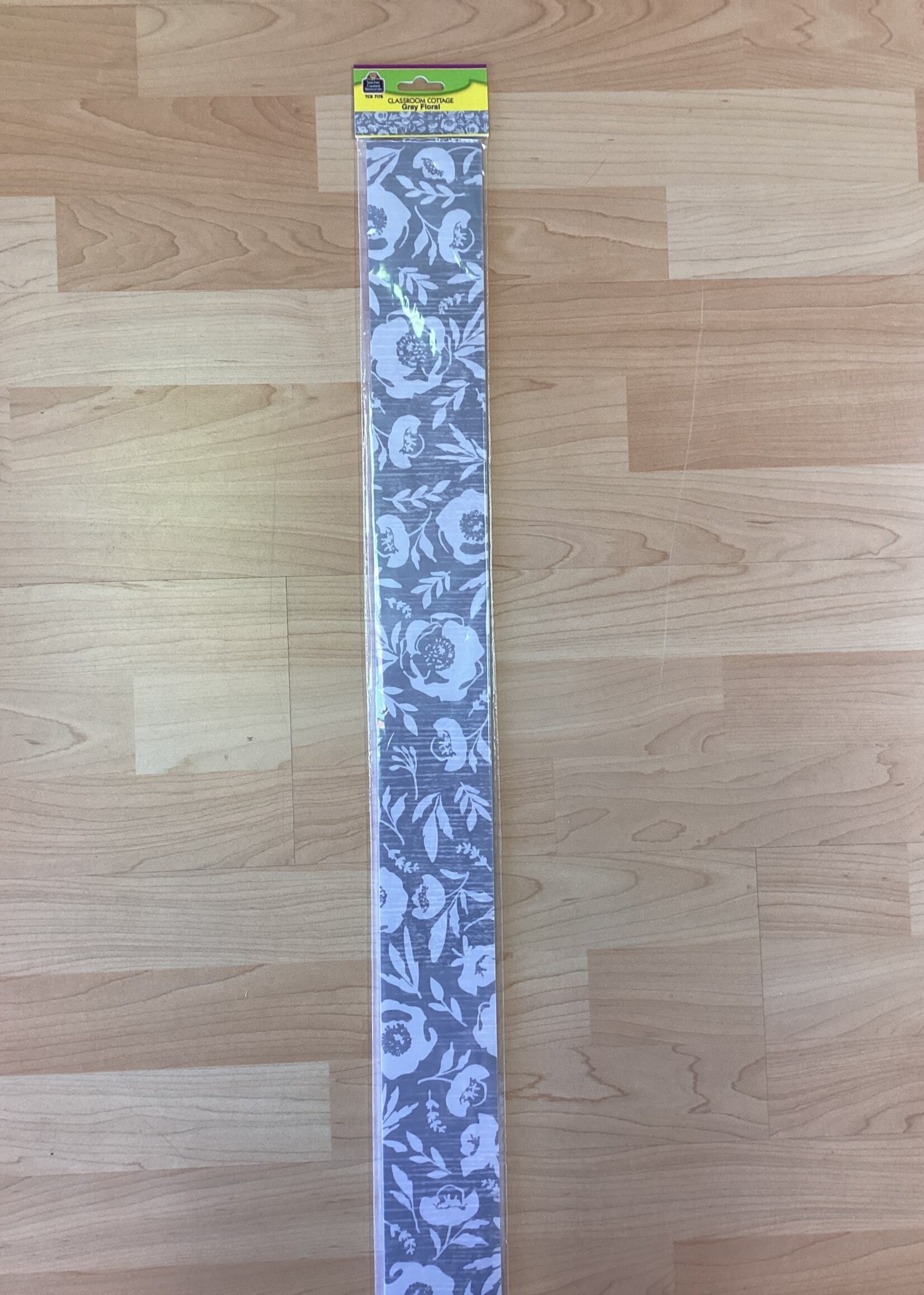 Classroom Cottage Gray Floral Straight Border 35’