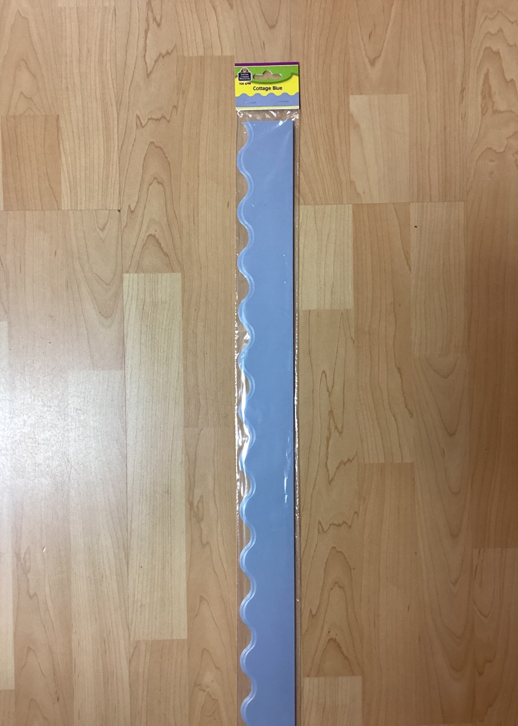 Cottage Blue Scalloped Border 35’