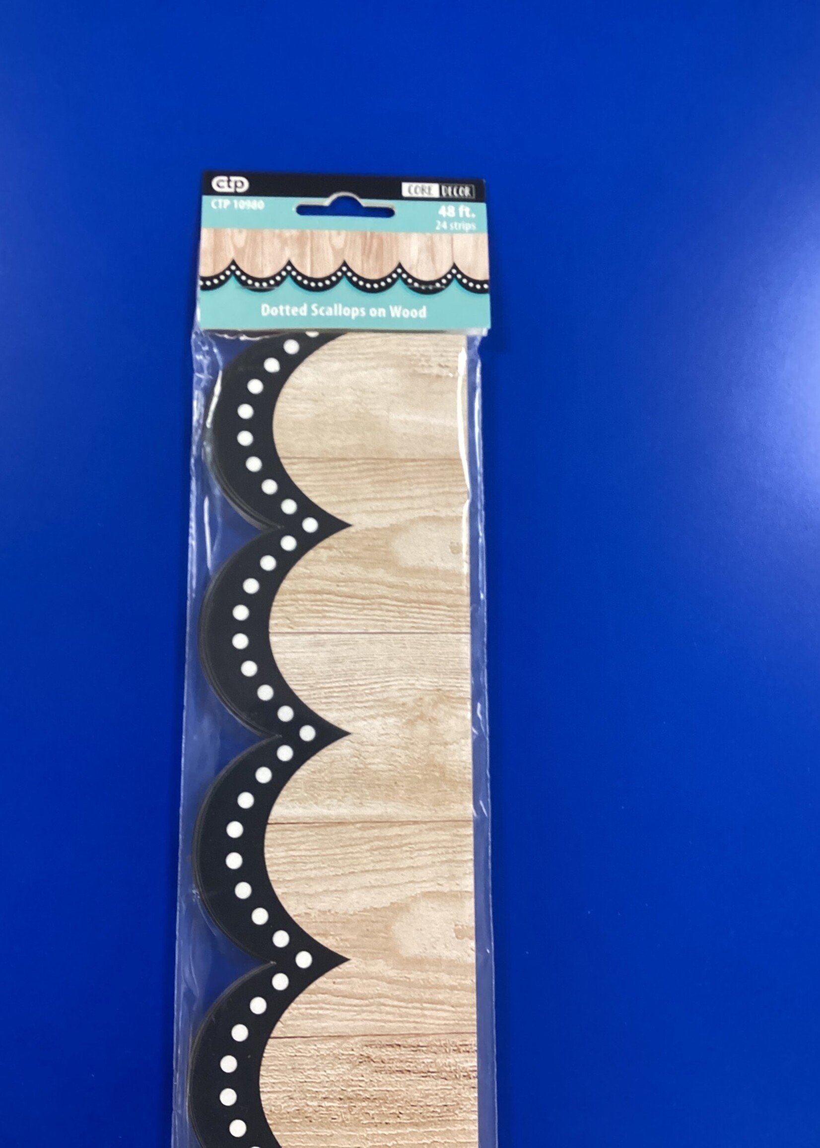 Dotted Scallops on Wood EZ Border 48'