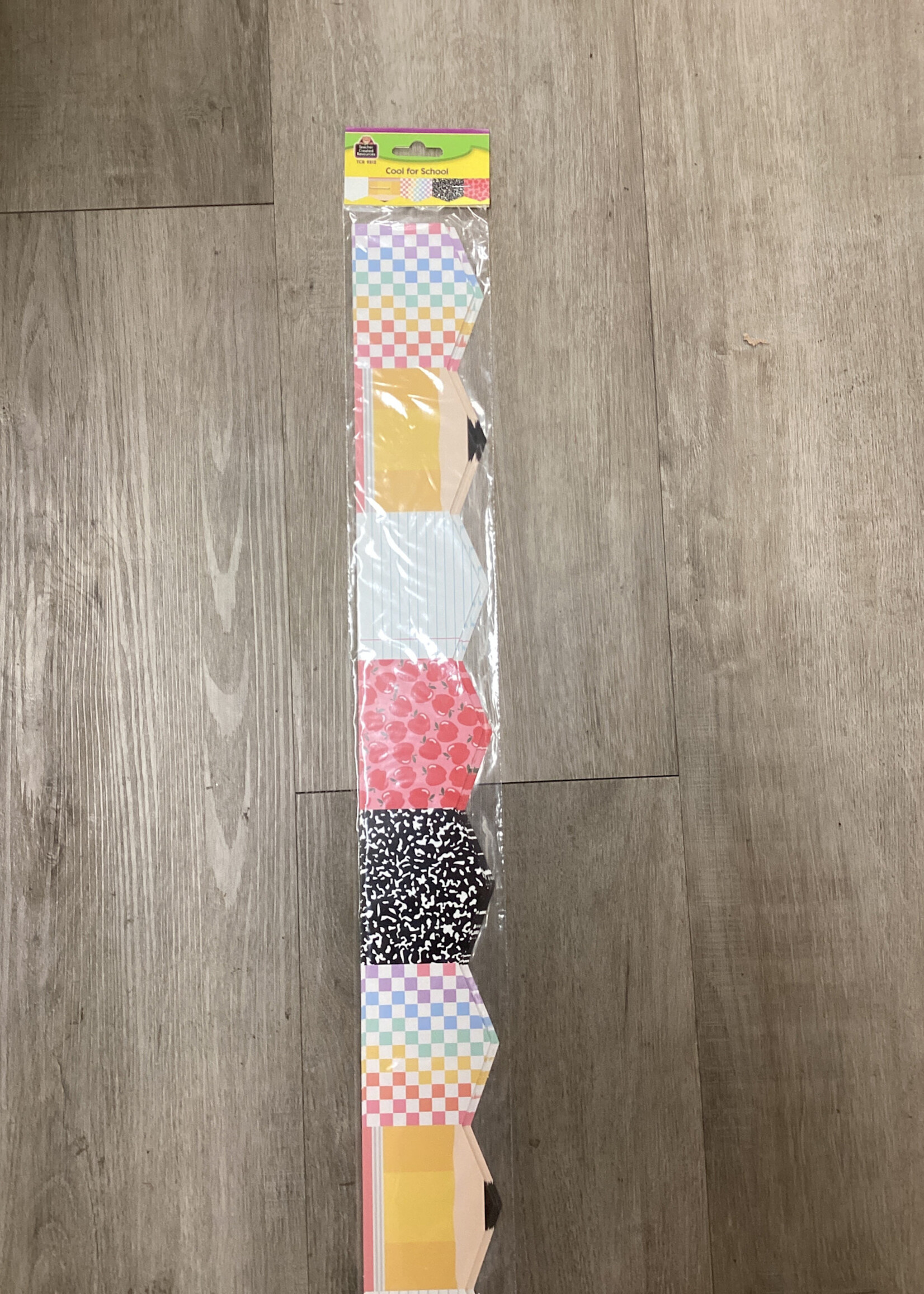 Cool for School Scalloped Border 35’