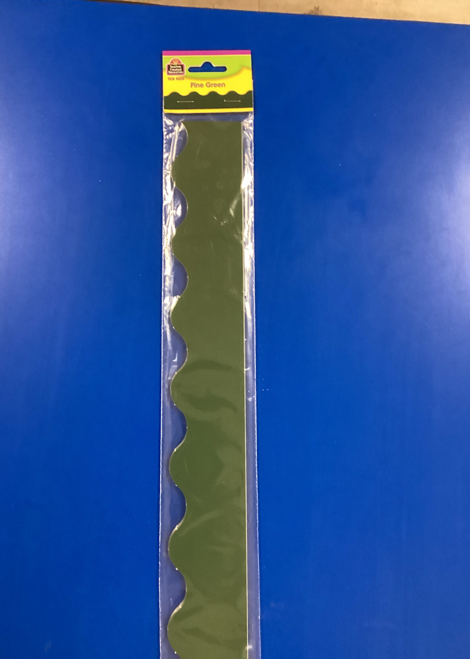 Pine Green Scalloped Border 35’