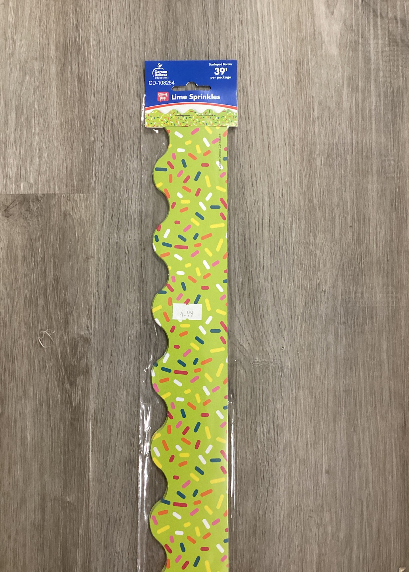 Lime Sprinkles Scalloped Border 39’